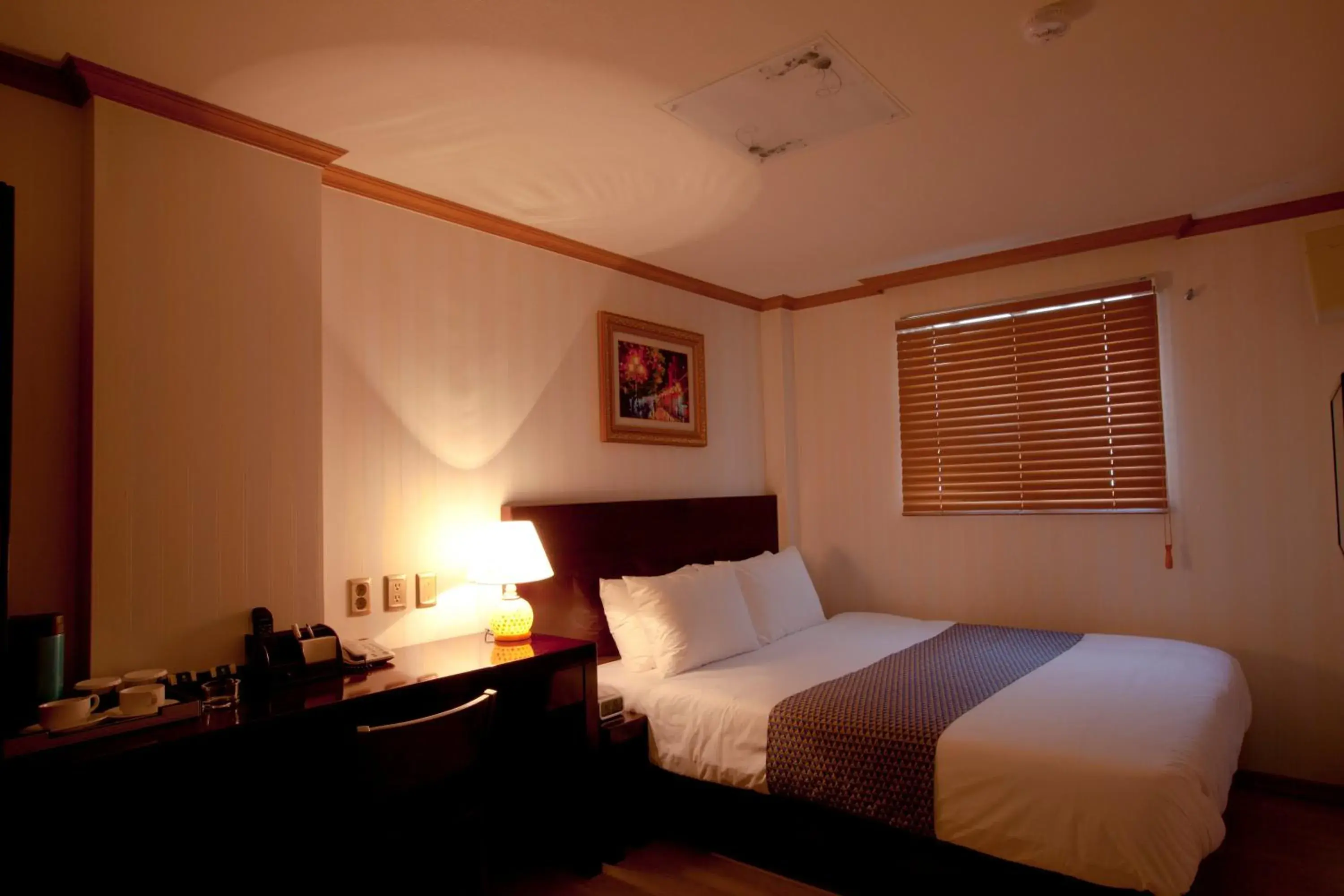 Bedroom, Bed in Goodstay Hotel Daewoo Inn