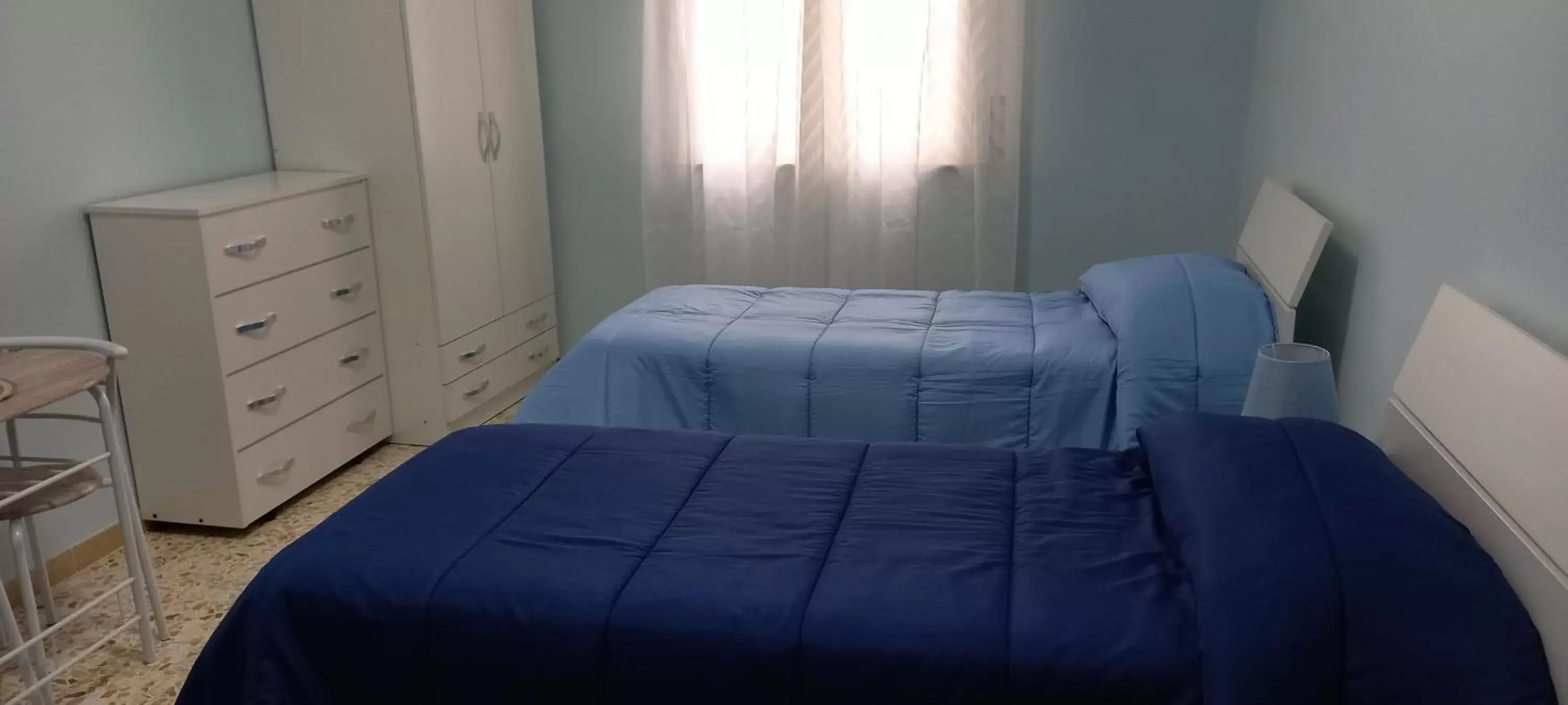 Photo of the whole room, Bed in Diana