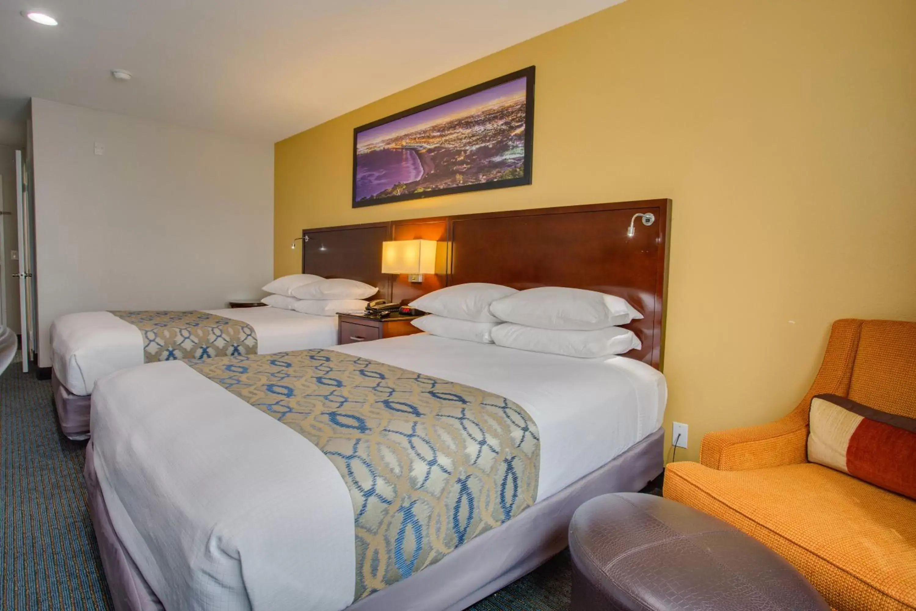 Bed in SureStay Plus Hotel by Best Western Chula Vista West