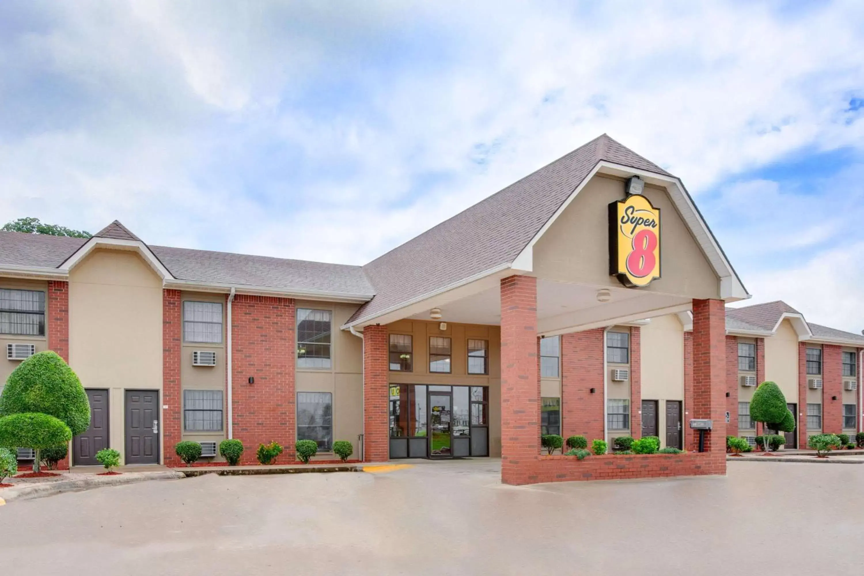 Property building in Super 8 by Wyndham Morrilton Property building in Super 8 by Wyndham Morrilton