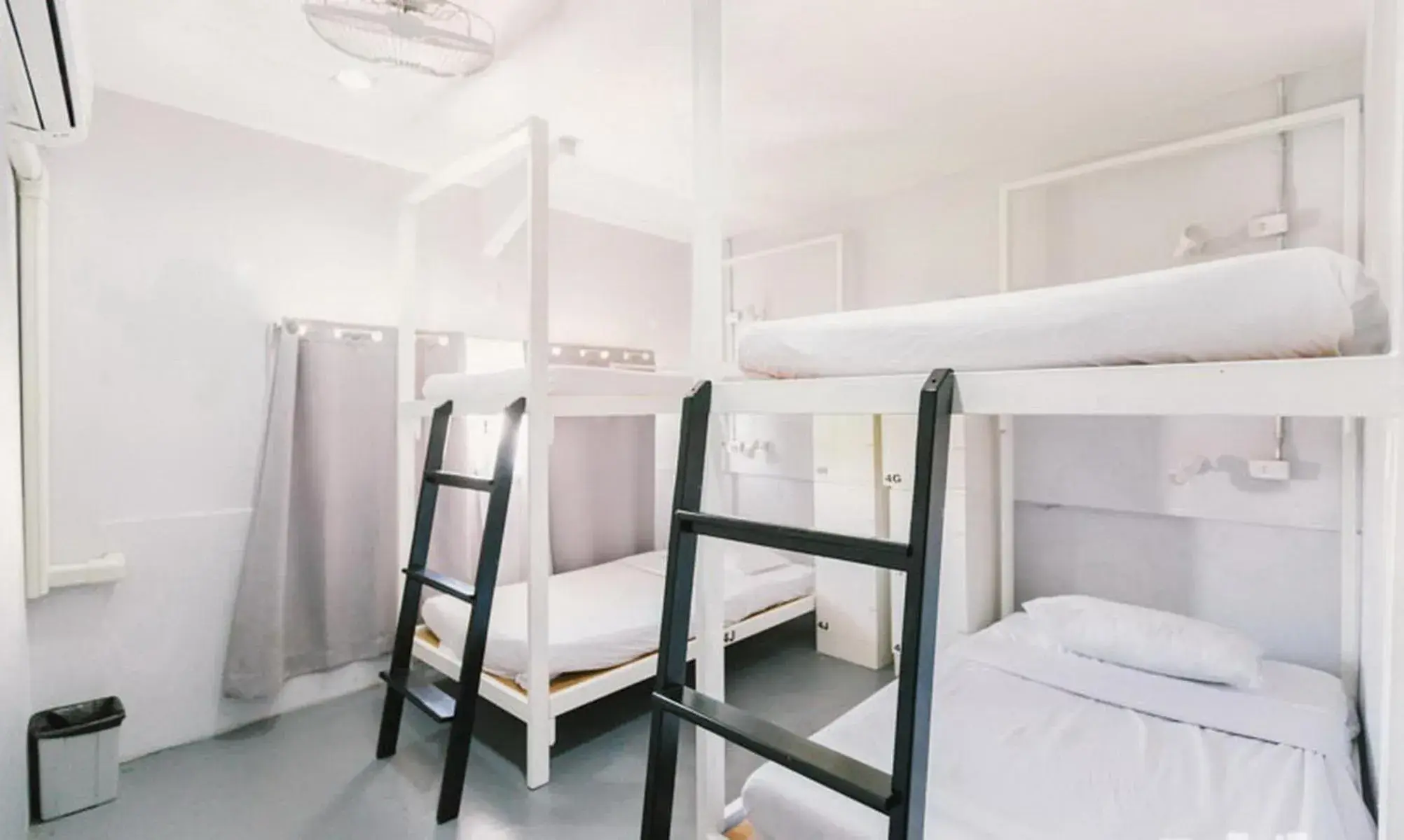 Photo of the whole room, Bunk Bed in 3 Howw Hostel at Khaosan