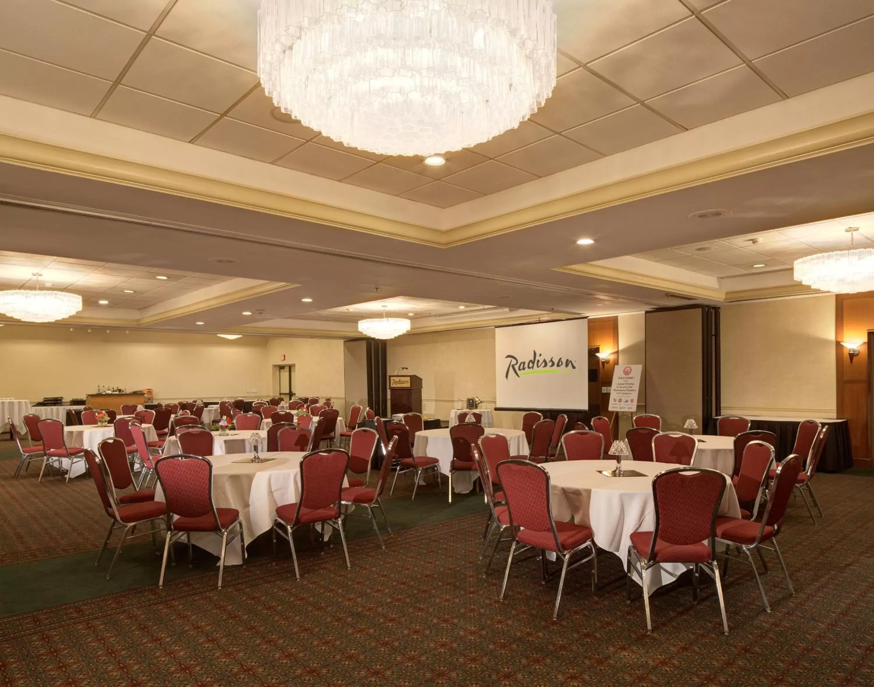 Business facilities, Restaurant/Places to Eat in Radisson Hotel Milwaukee West