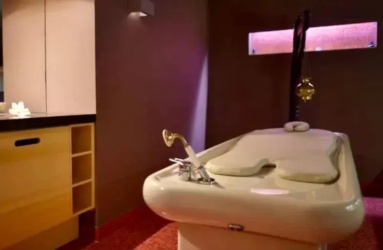 Spa and wellness centre/facilities, Bathroom in Le Palais Art Hotel Prague
