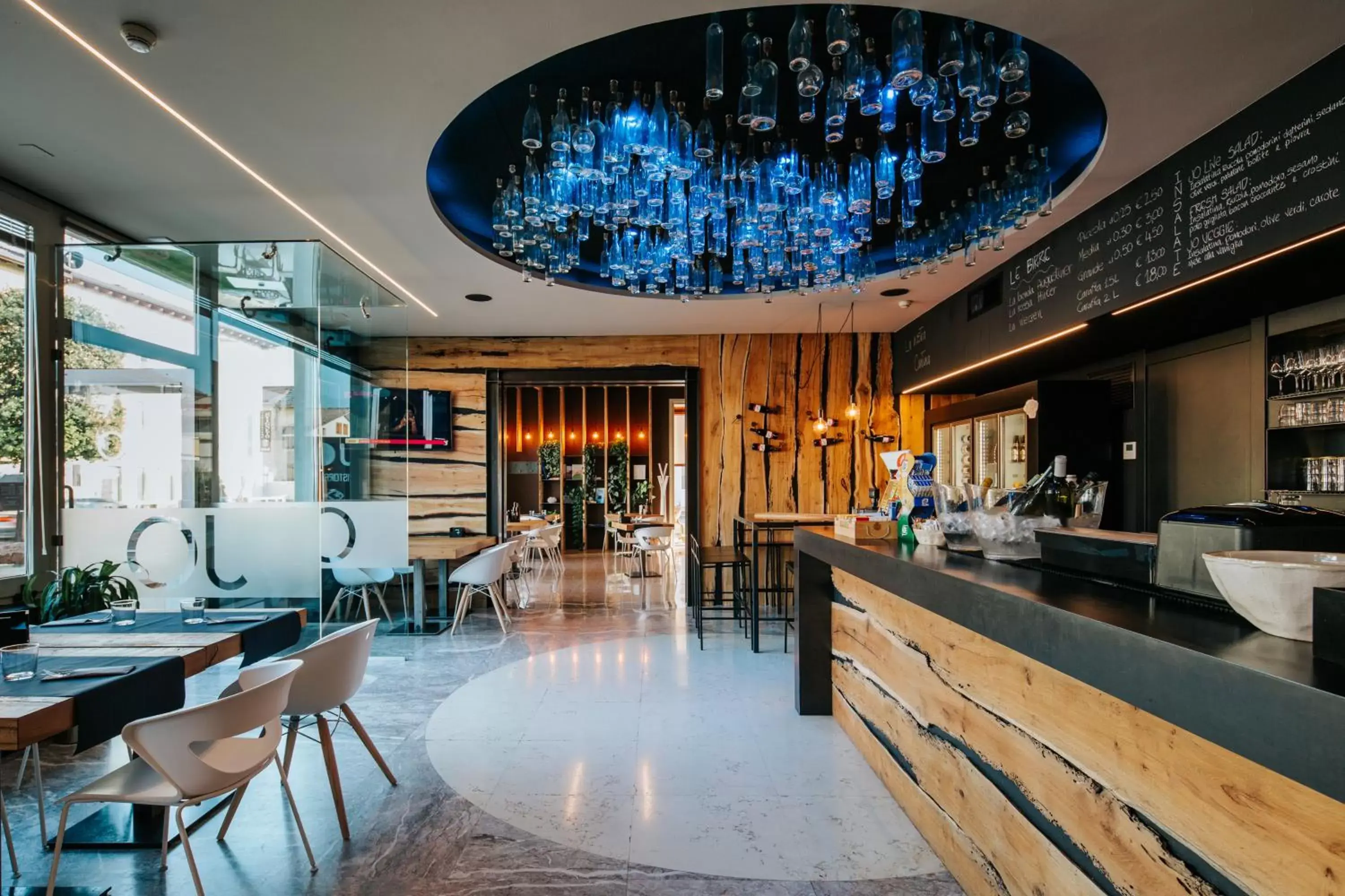 Restaurant/places to eat, Lounge/Bar in JO Hotel