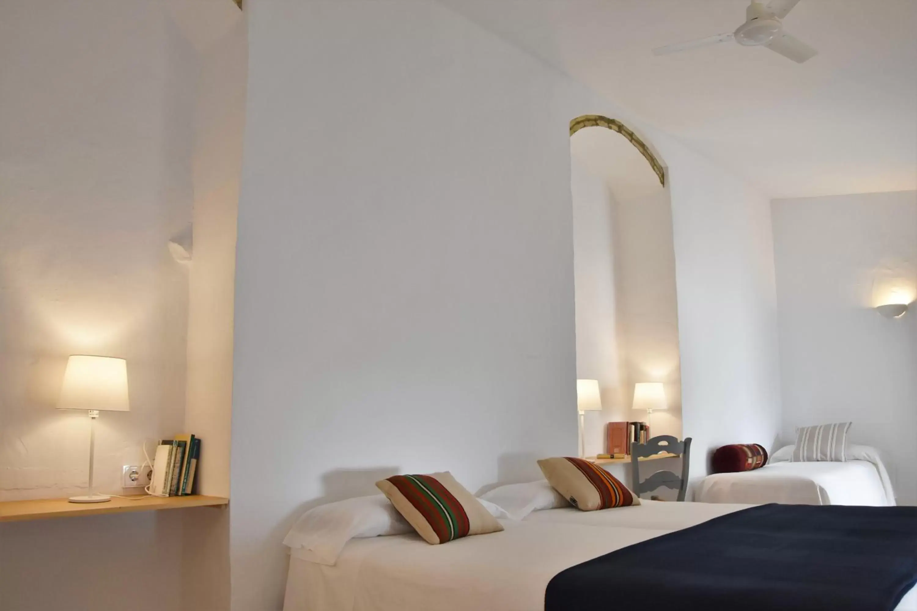 Quadruple Room with Bath in Casa Almara Quadruple Room with Bath in Casa Almara