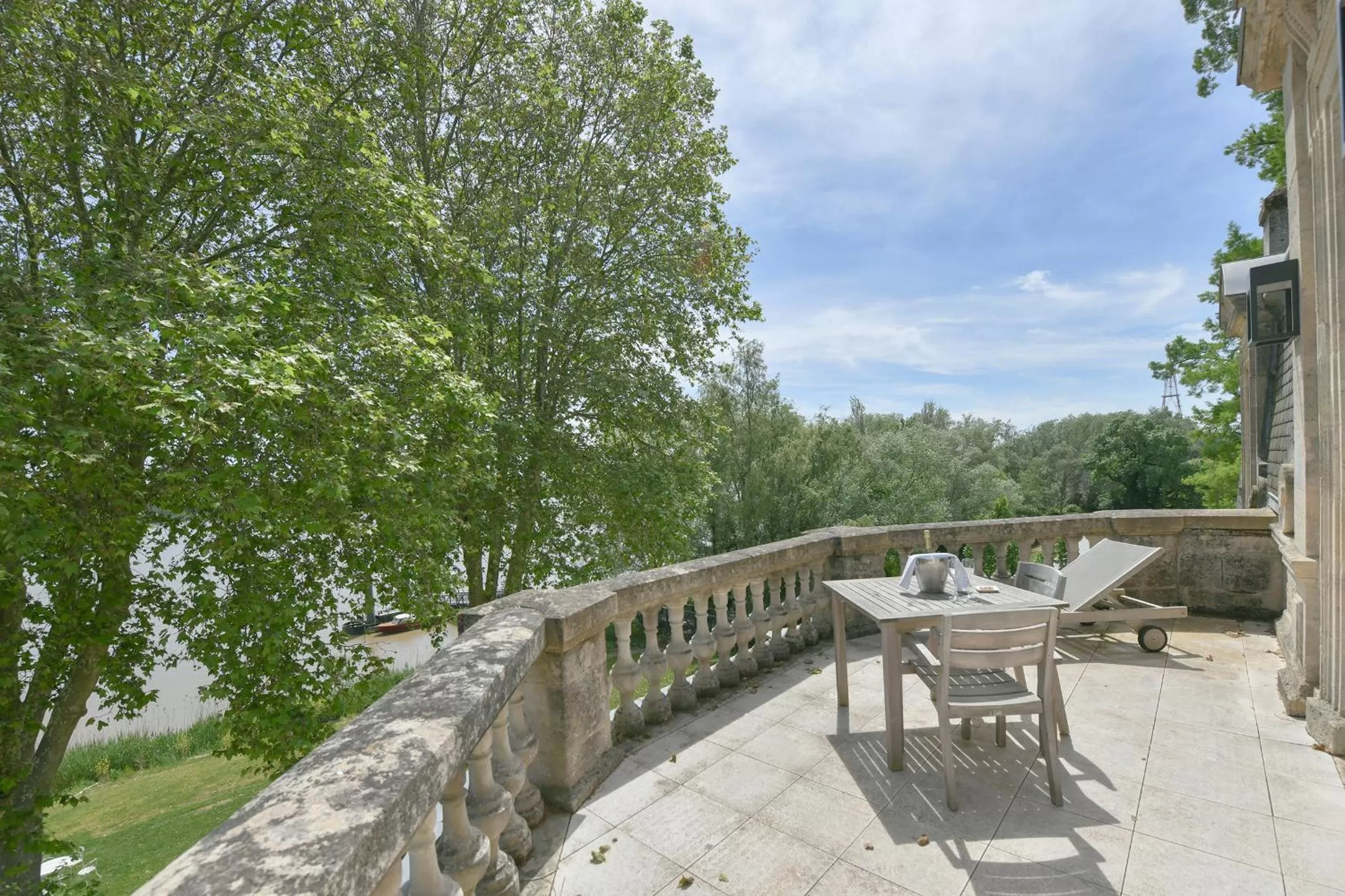 Patio in Château Grattequina Hôtel