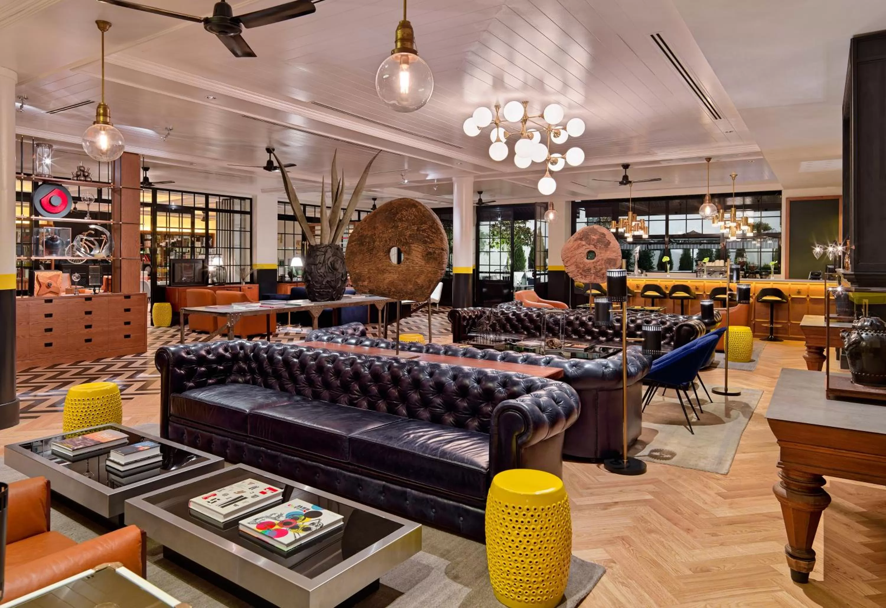 Communal lounge/ TV room in H10 Metropolitan 4* Sup