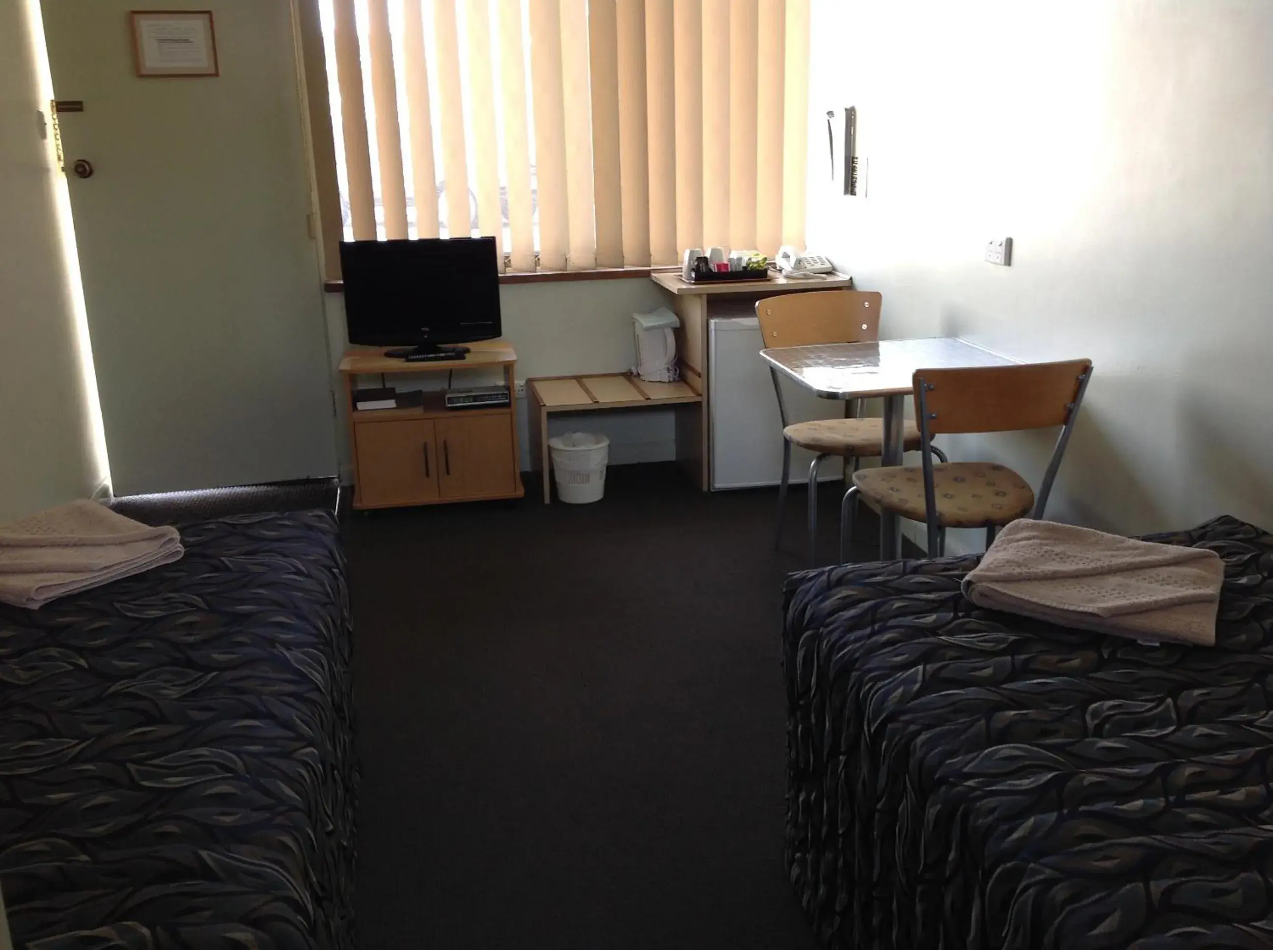 Bedroom, Seating Area in Grand Central Motel