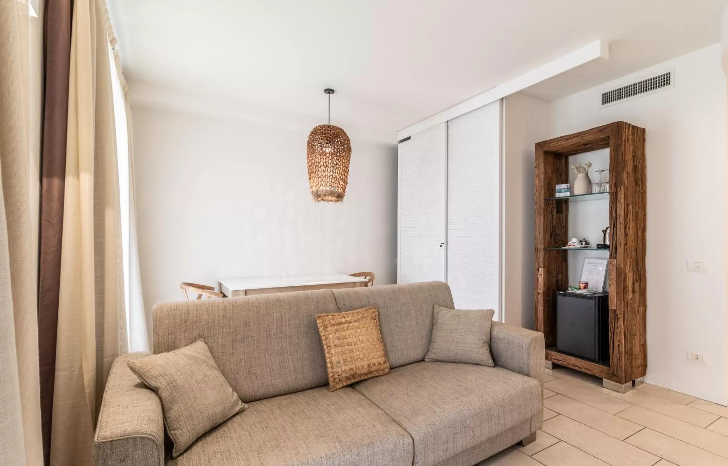 Living room, Seating Area in Vistamare Suite