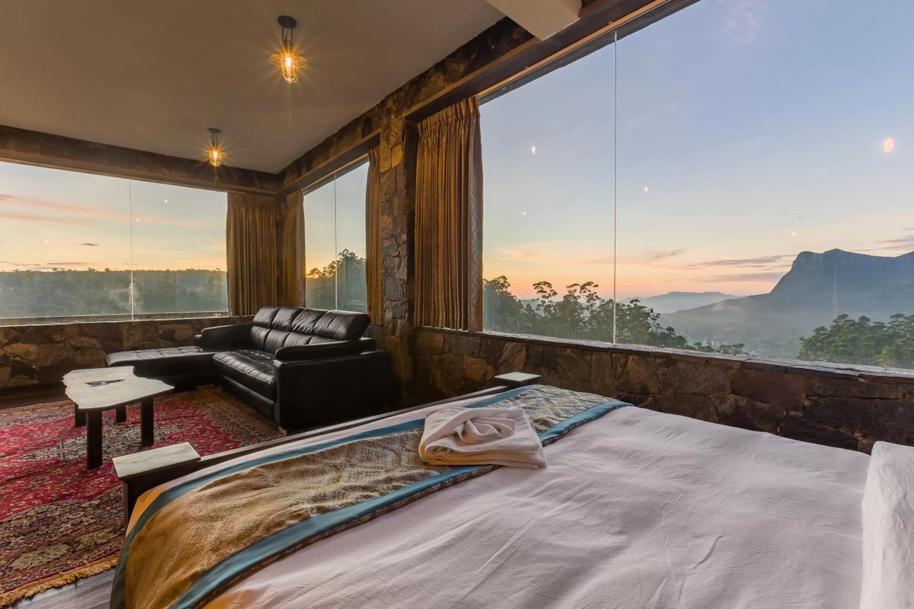 Sunrise, Bed in Fort WindShire