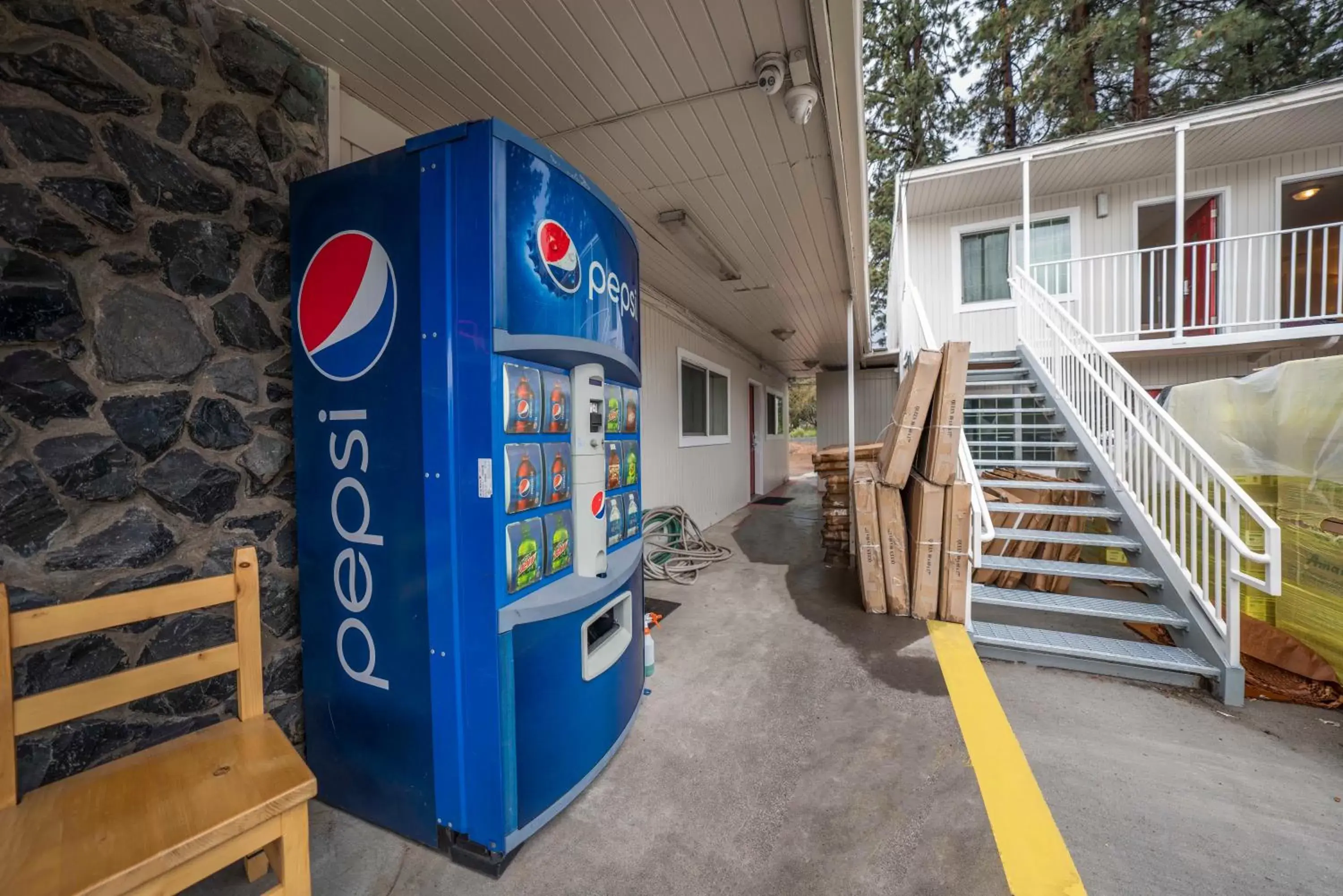 vending machine in Budget Inn Bend by OYO