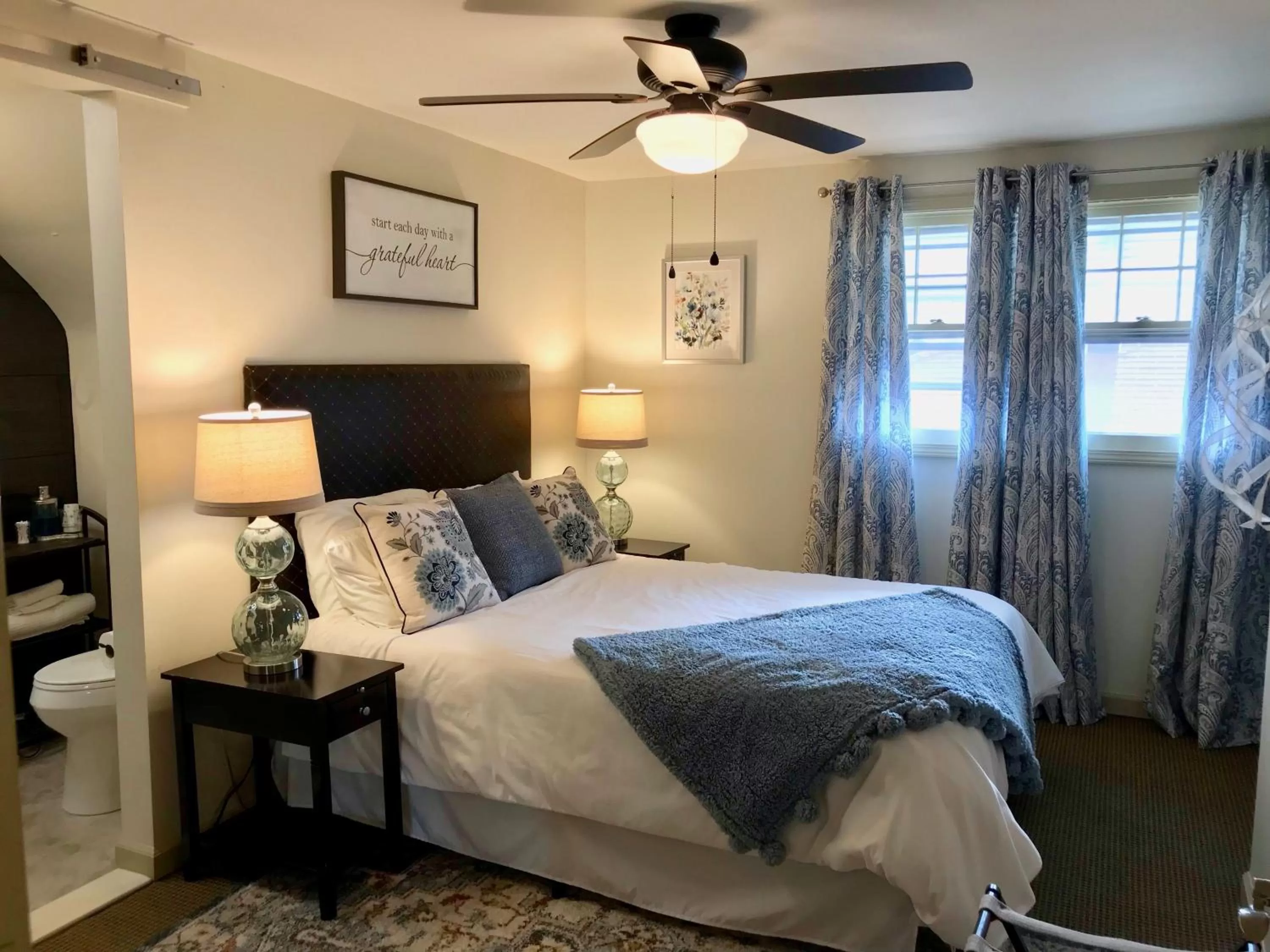 Bedroom, Bed in The Little Italy of Niagara Falls Bed & Breakfast