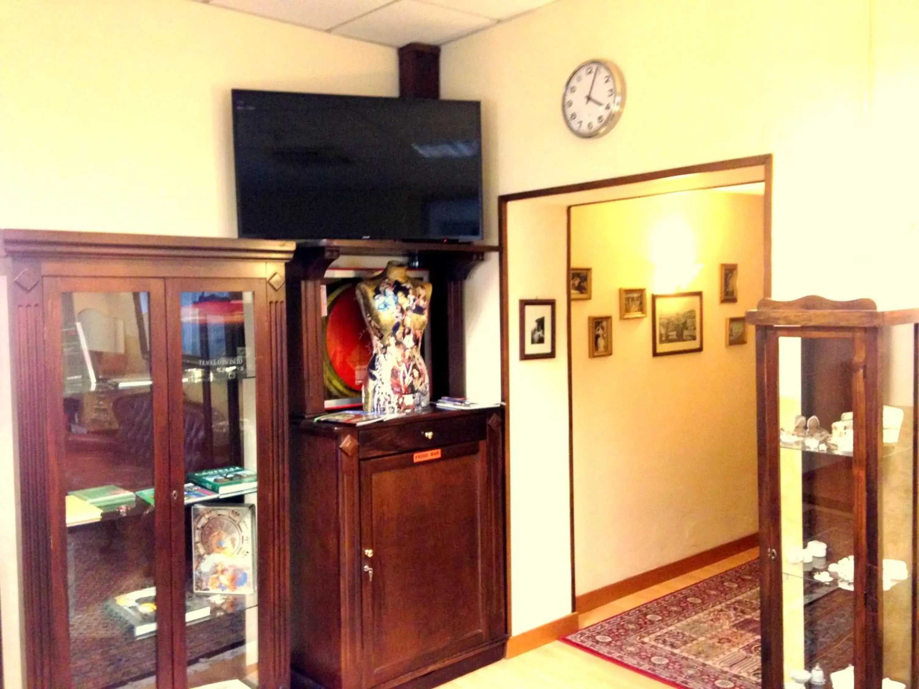 Lobby or reception, TV/Entertainment Center in Hotel della Vittoria