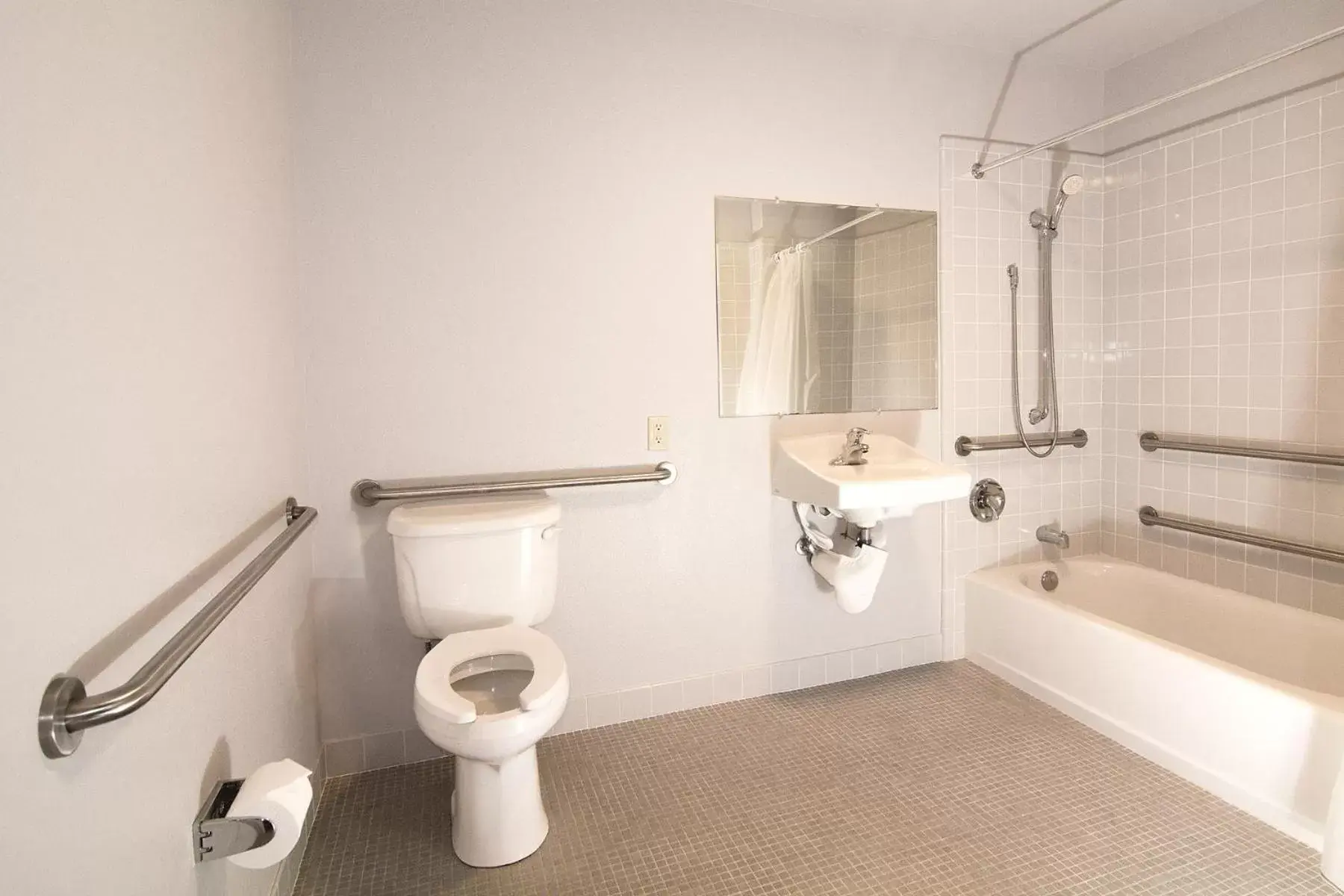 Bathroom in Curly Redwood Lodge