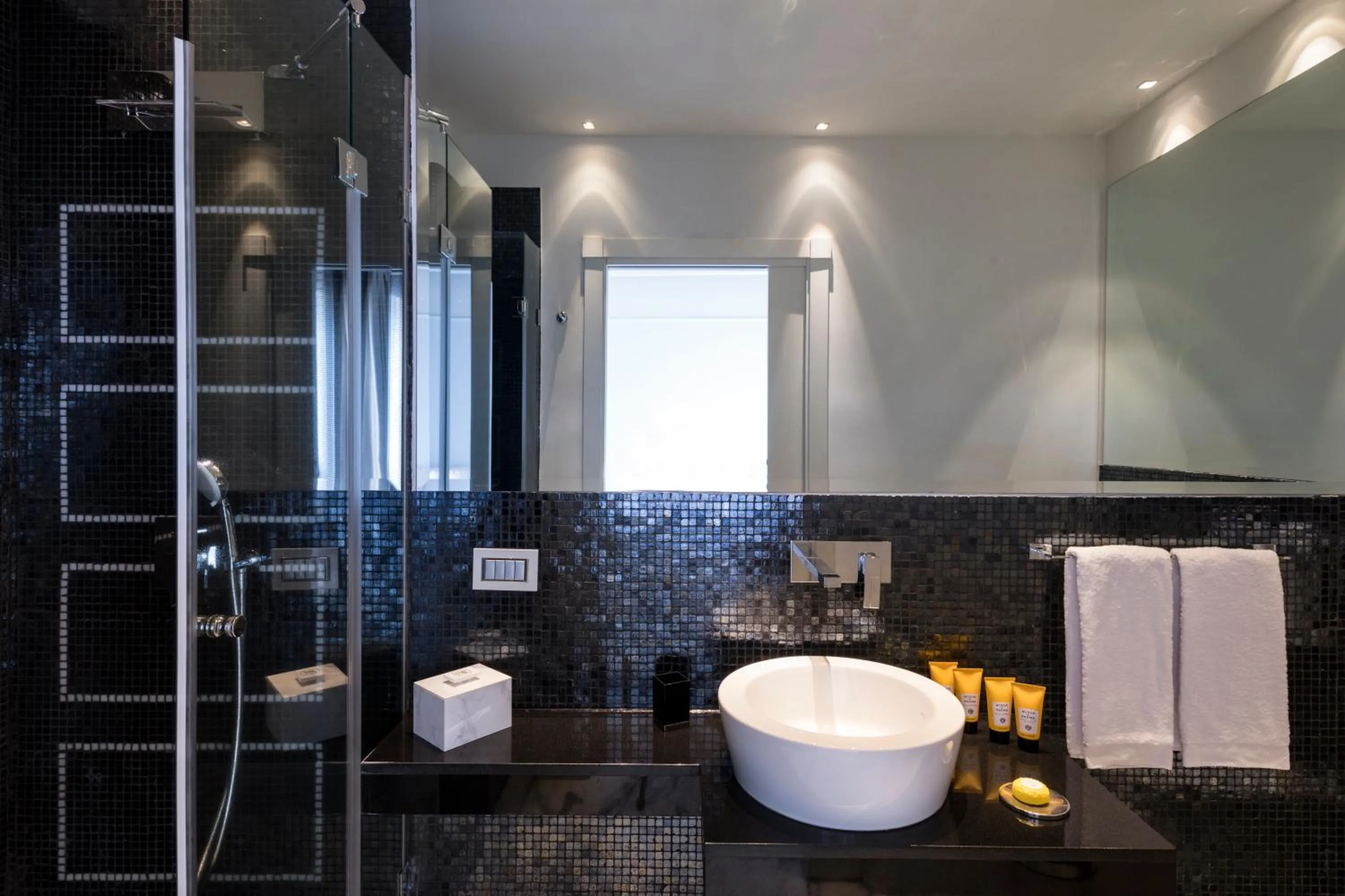 Shower in Hotel Metropole Taormina