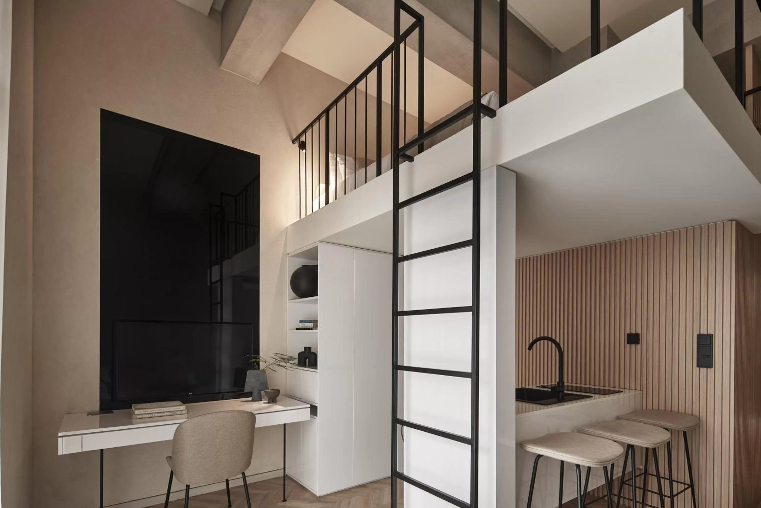 Bed in The Newel Psychiko