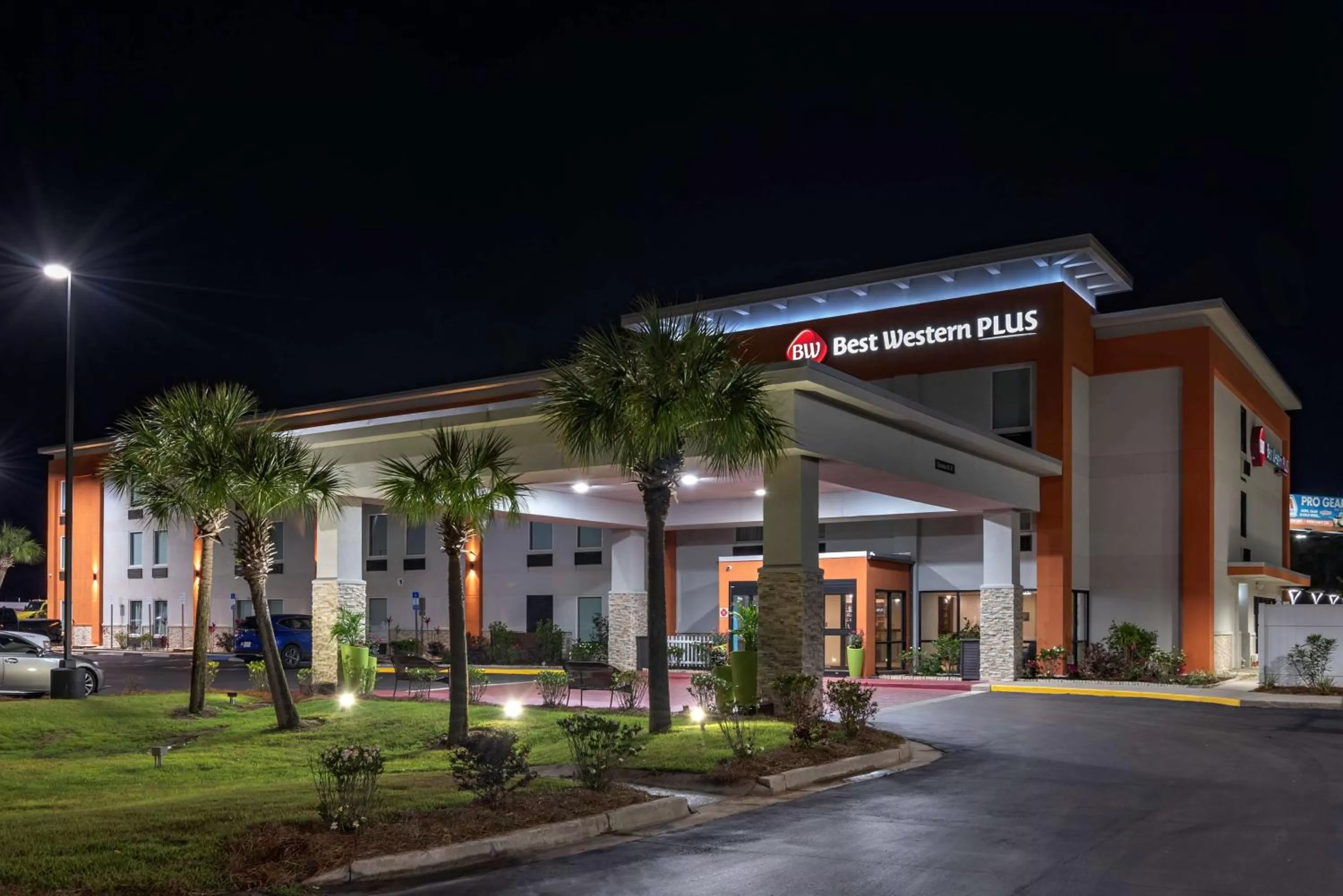 Property building in Best Western Plus Panama City Hotel