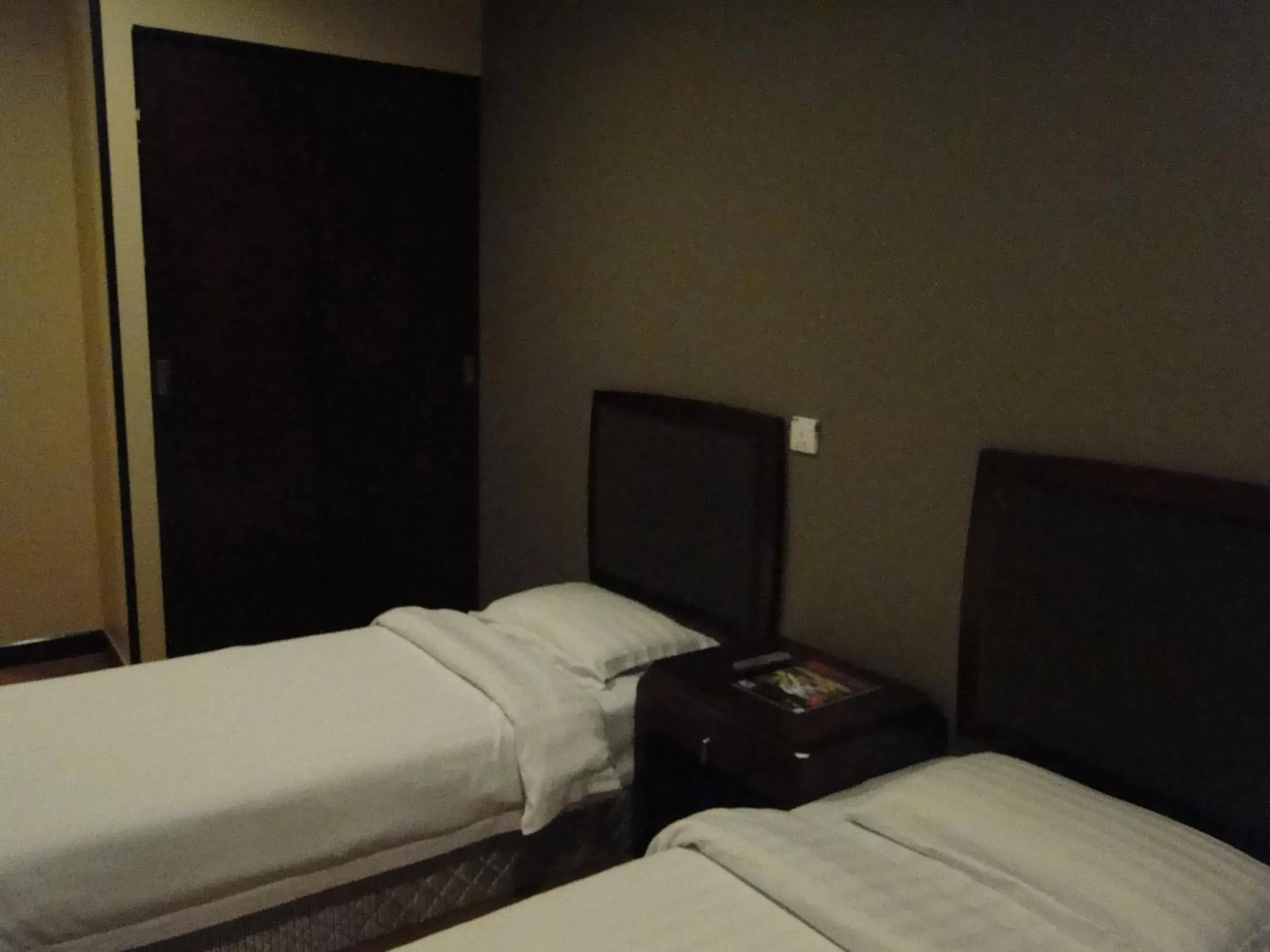 Bed in Hotel Sadong 88