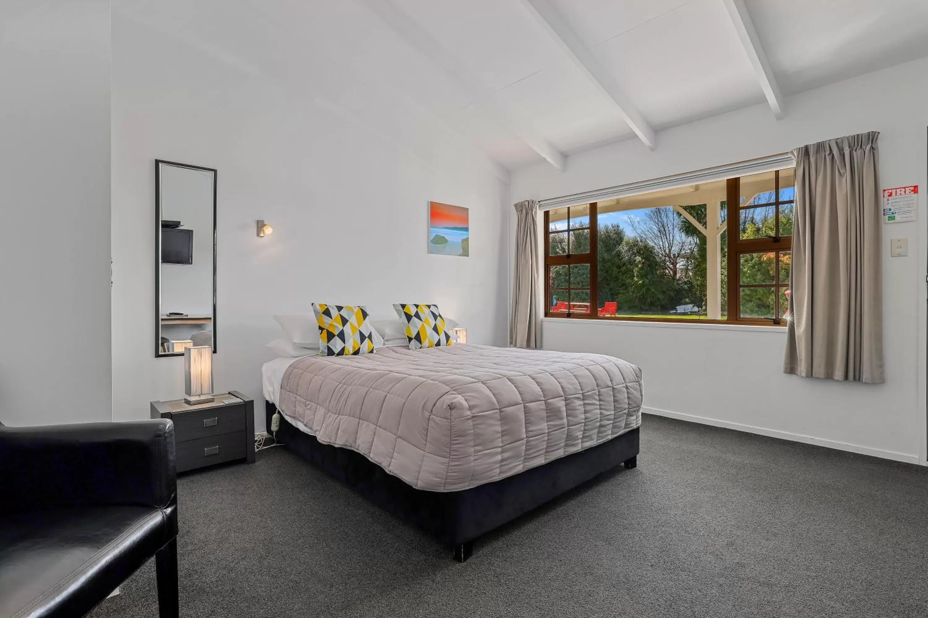 Photo of the whole room, Bed in Colonial Lodge Motel Photo of the whole room, Bed in Colonial Lodge Motel