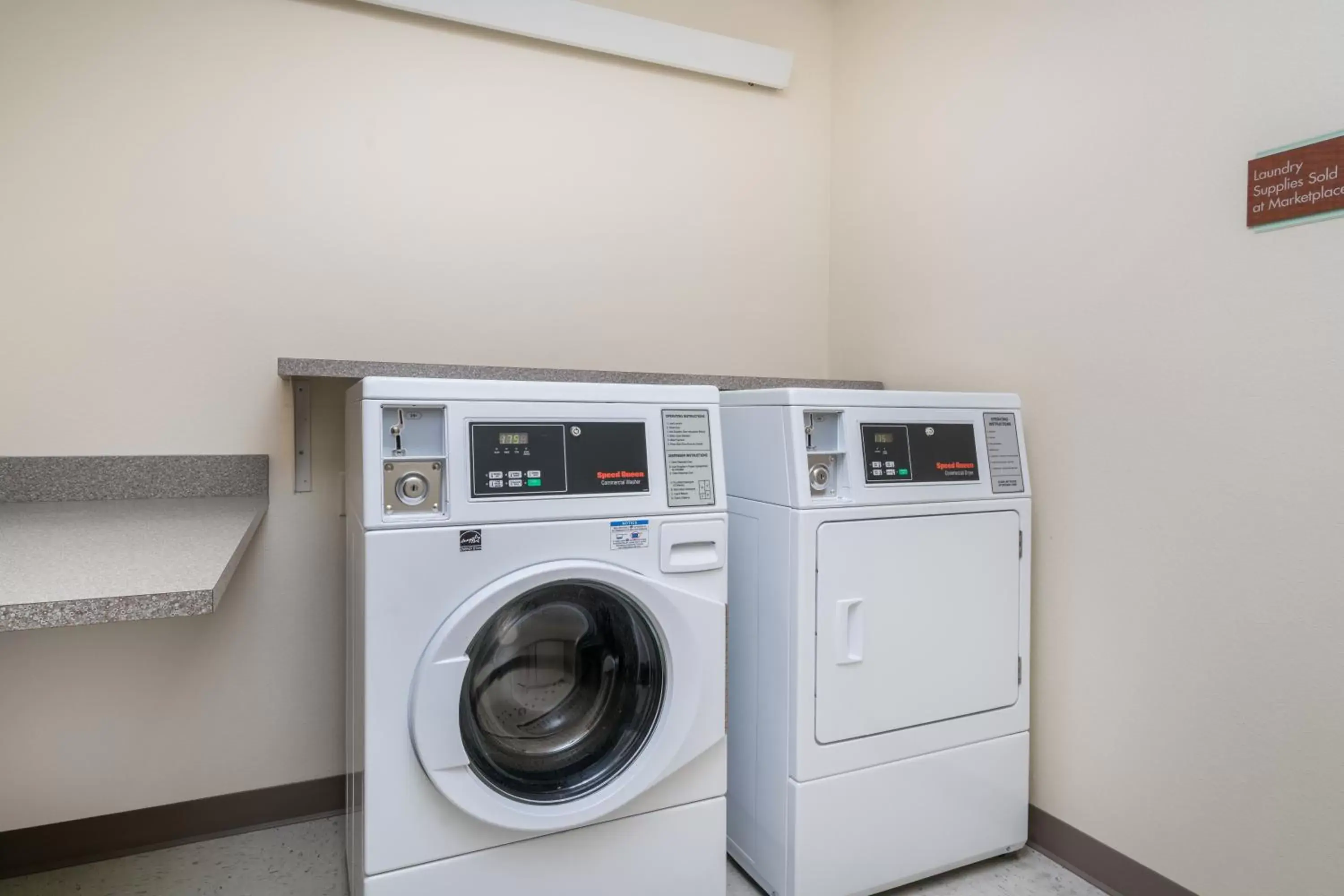 Area and facilities, Kitchen/Kitchenette in AmericInn by Wyndham Winona