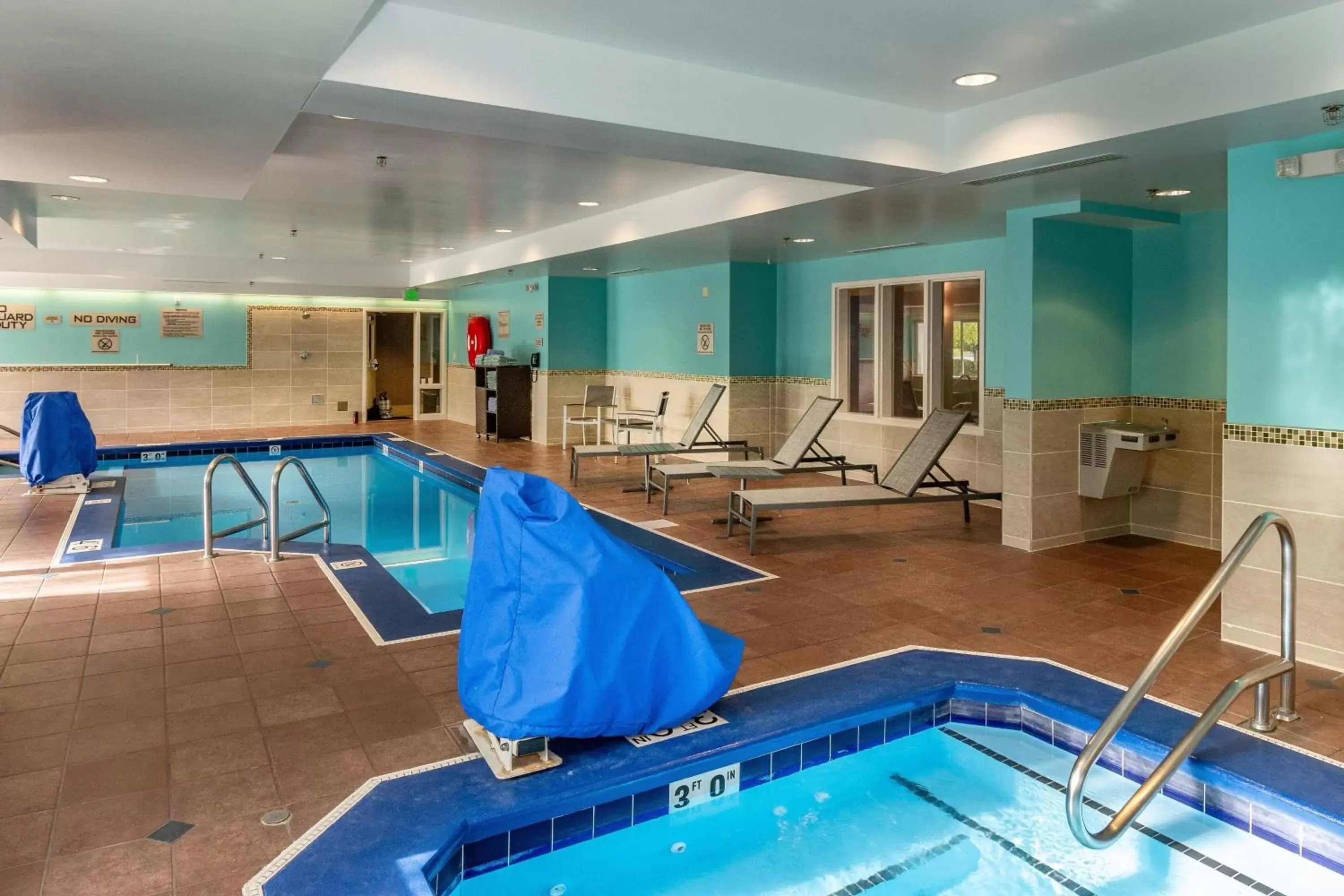 Swimming Pool in SpringHill Suites Anchorage Midtown