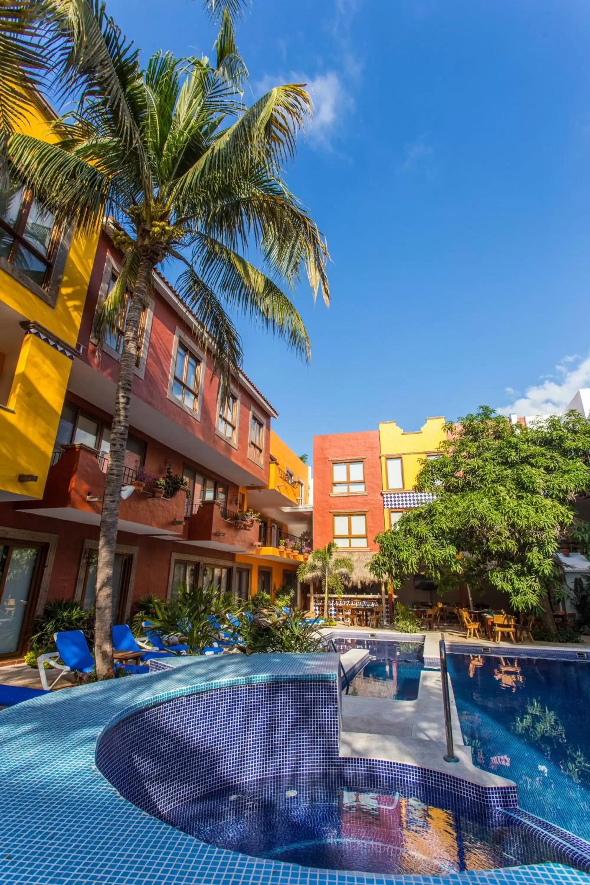 Property building, Swimming Pool in El Pueblito de Sayulita