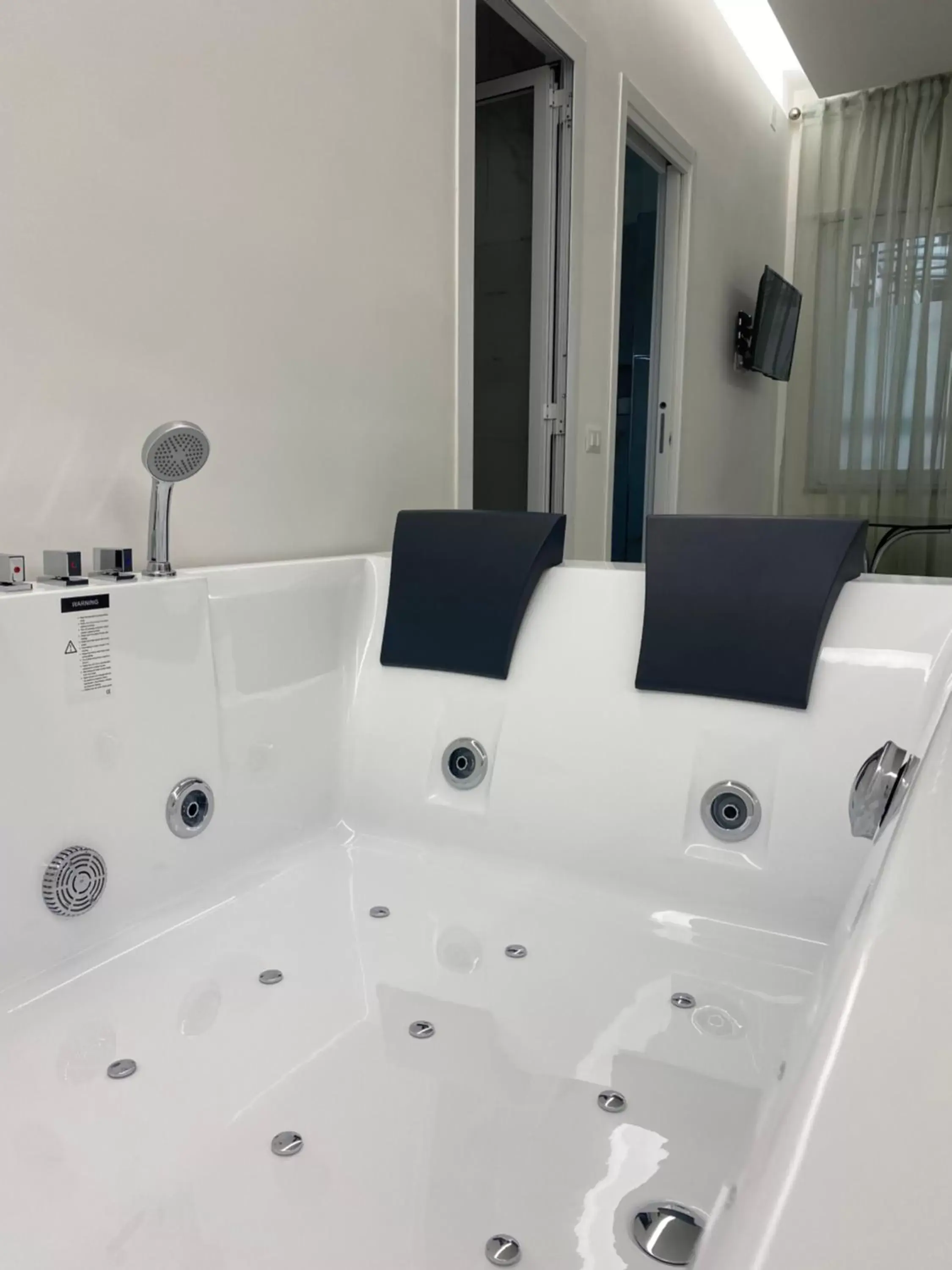 Hot Tub, Bathroom in Maison De luxe