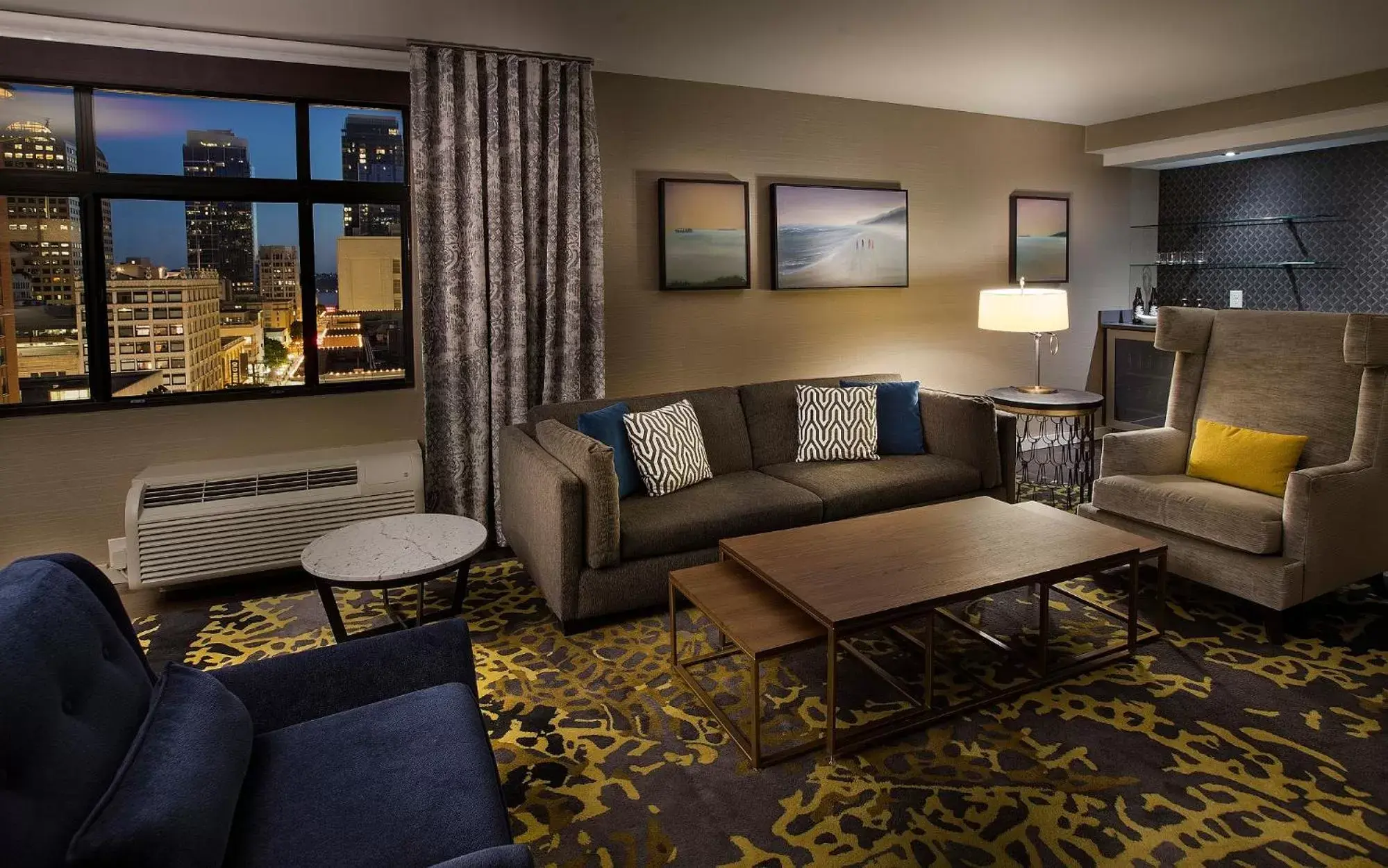 Living room, Seating Area in The Paramount Hotel