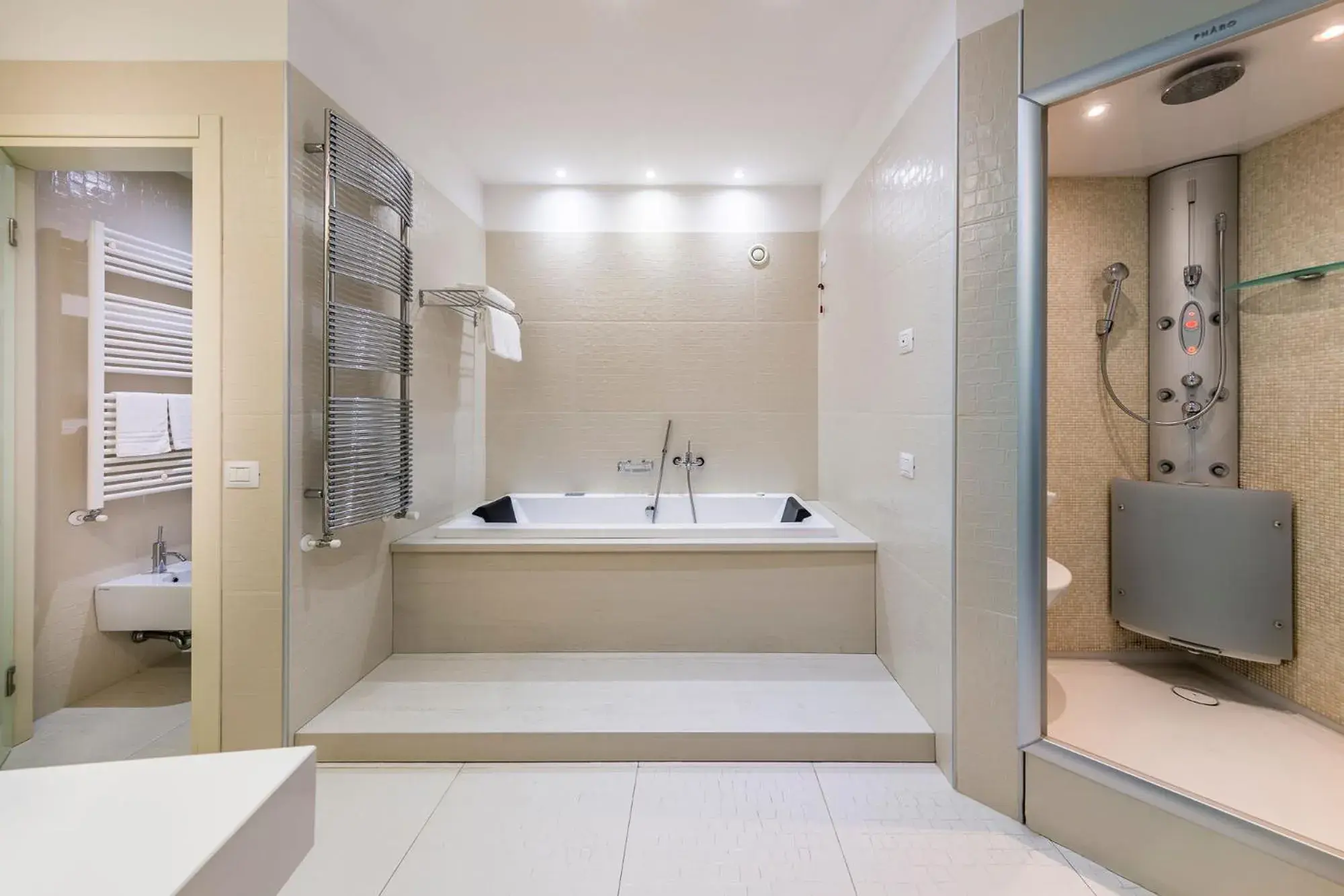 Shower, Bathroom in Base Hotel