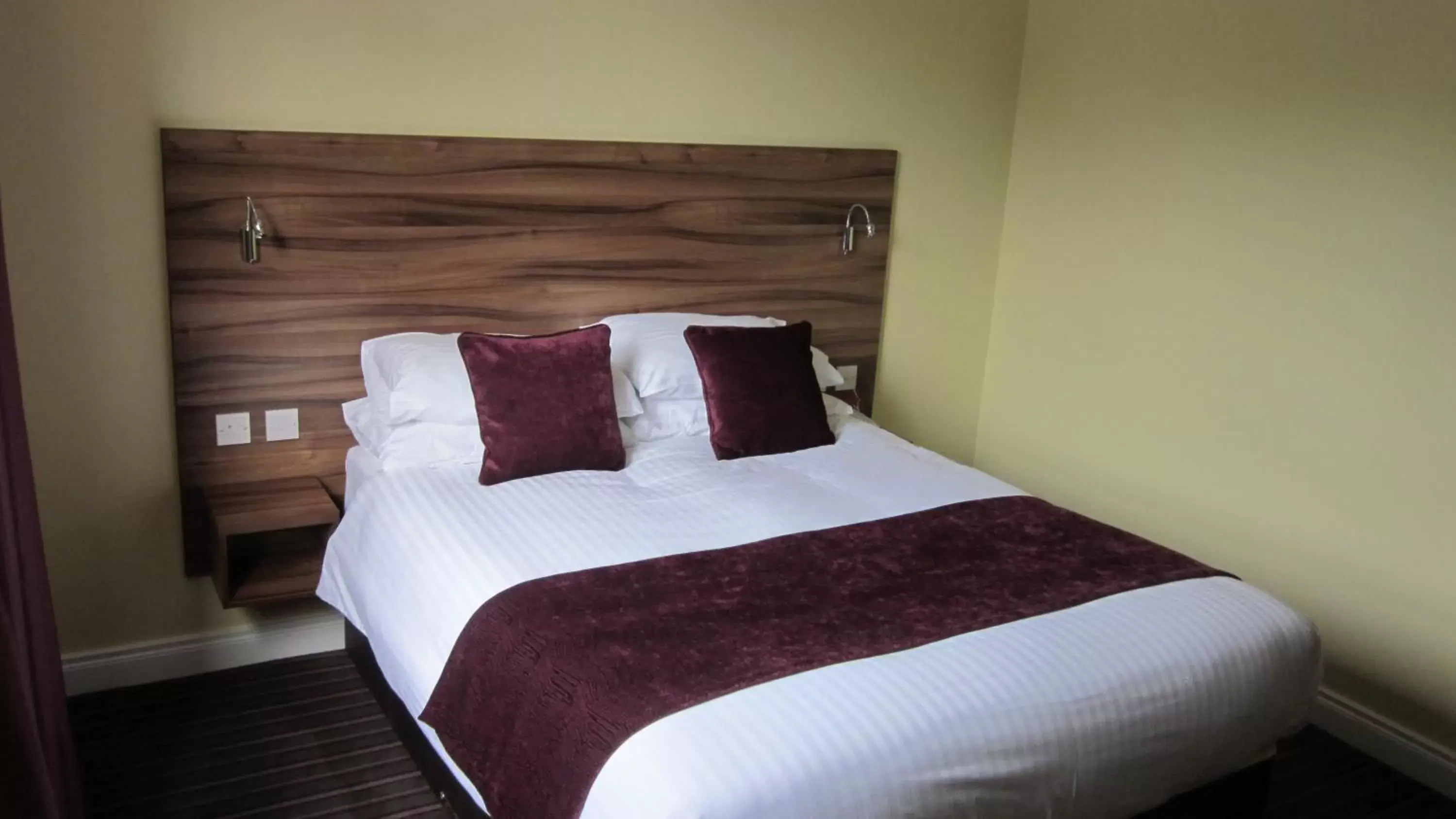 Bed in Mourne Country Hotel