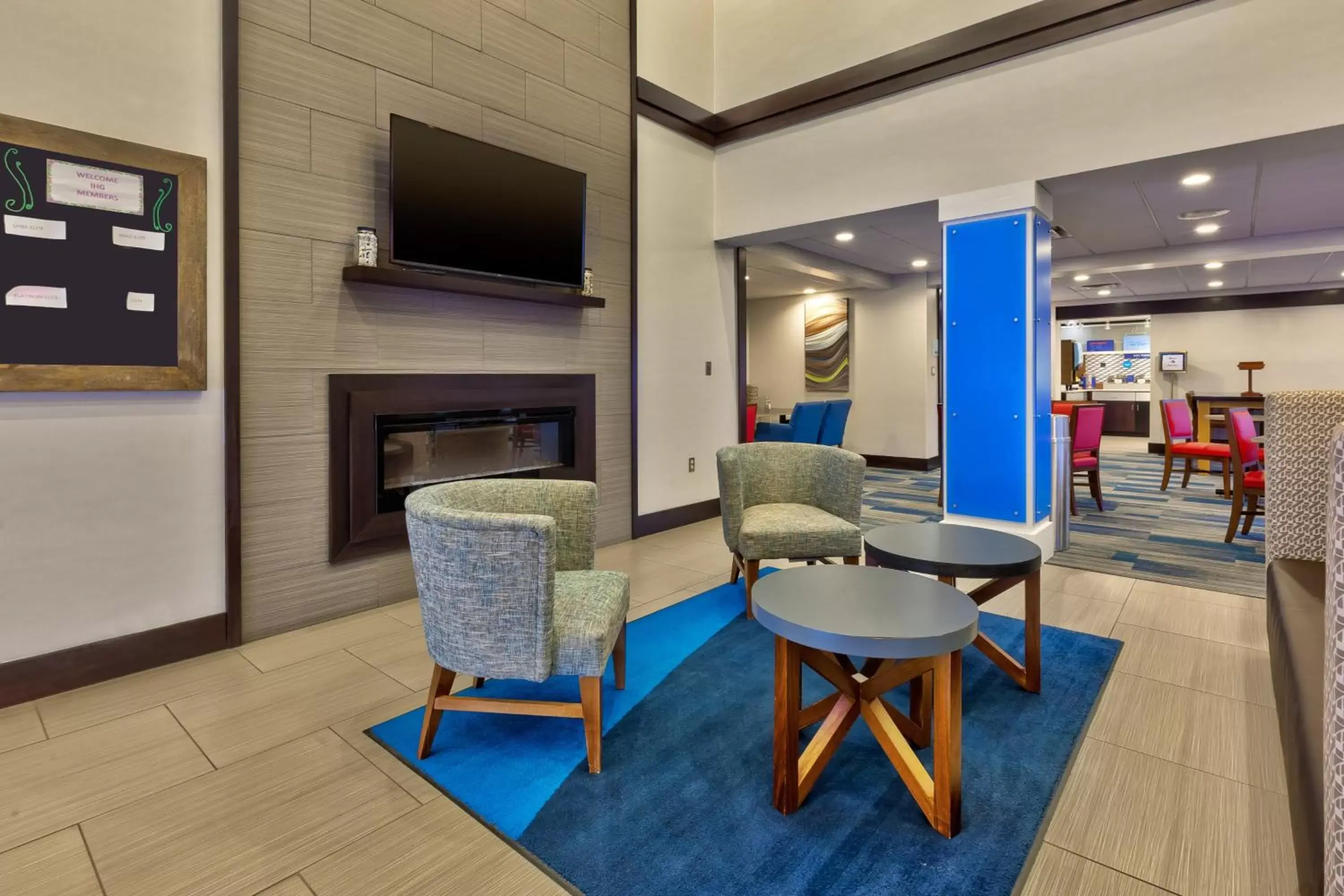 Lobby or reception, Seating Area in Holiday Inn Express Chillicothe East, an IHG Hotel