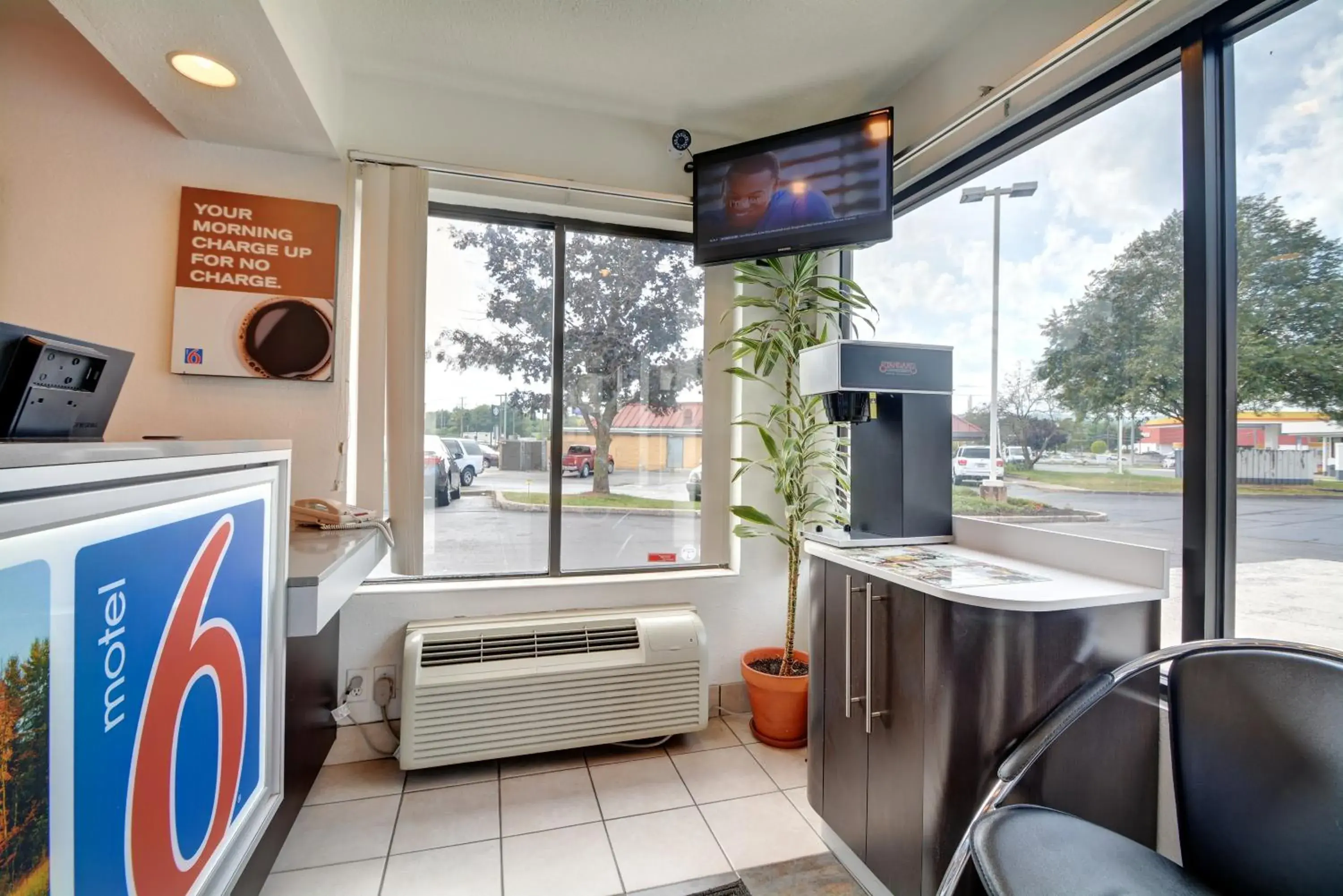 Lobby or reception in Motel 6-Southington, CT - Hartford