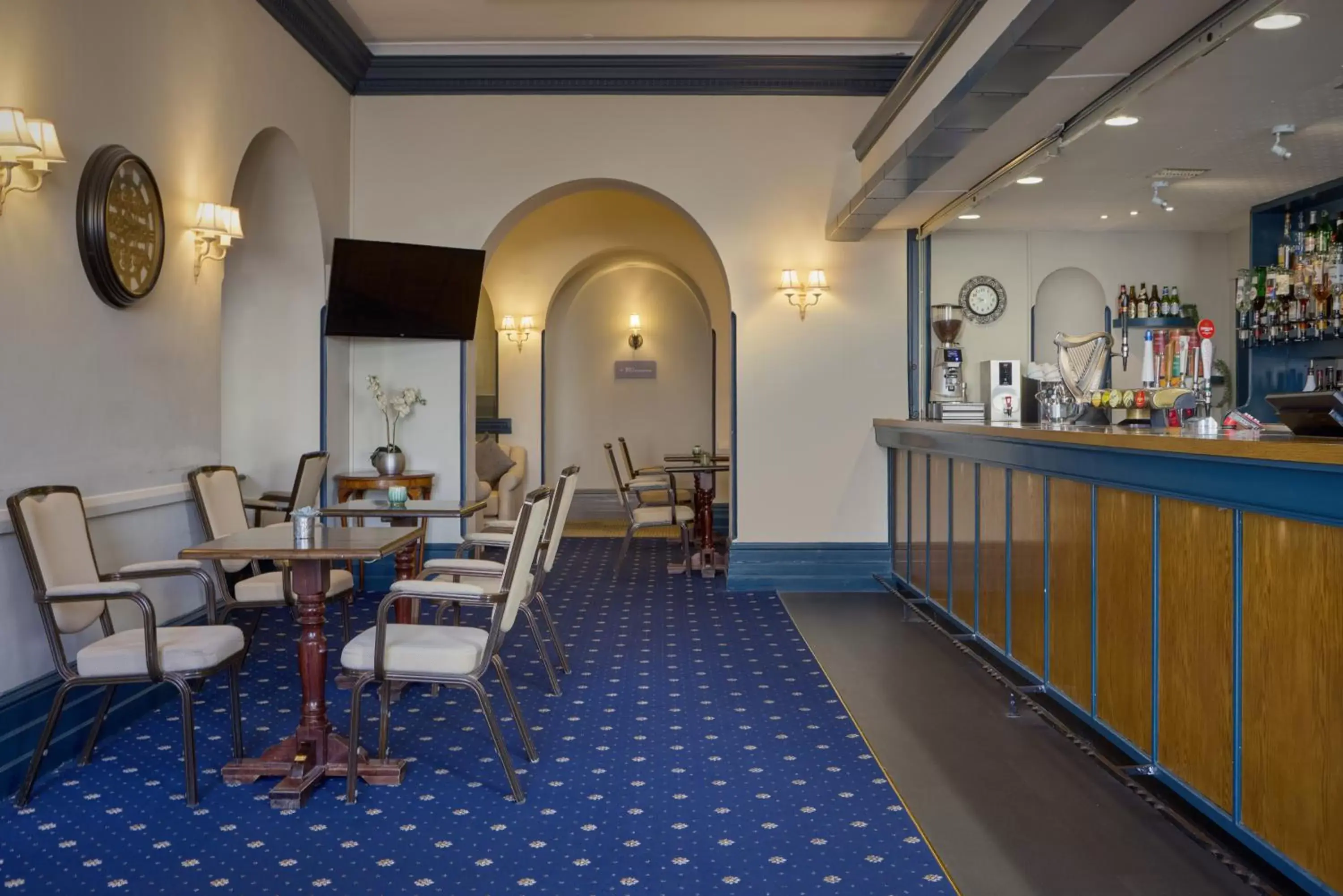 Lounge or bar in The Lansdowne Hotel, BW Signature Collection by Best Western