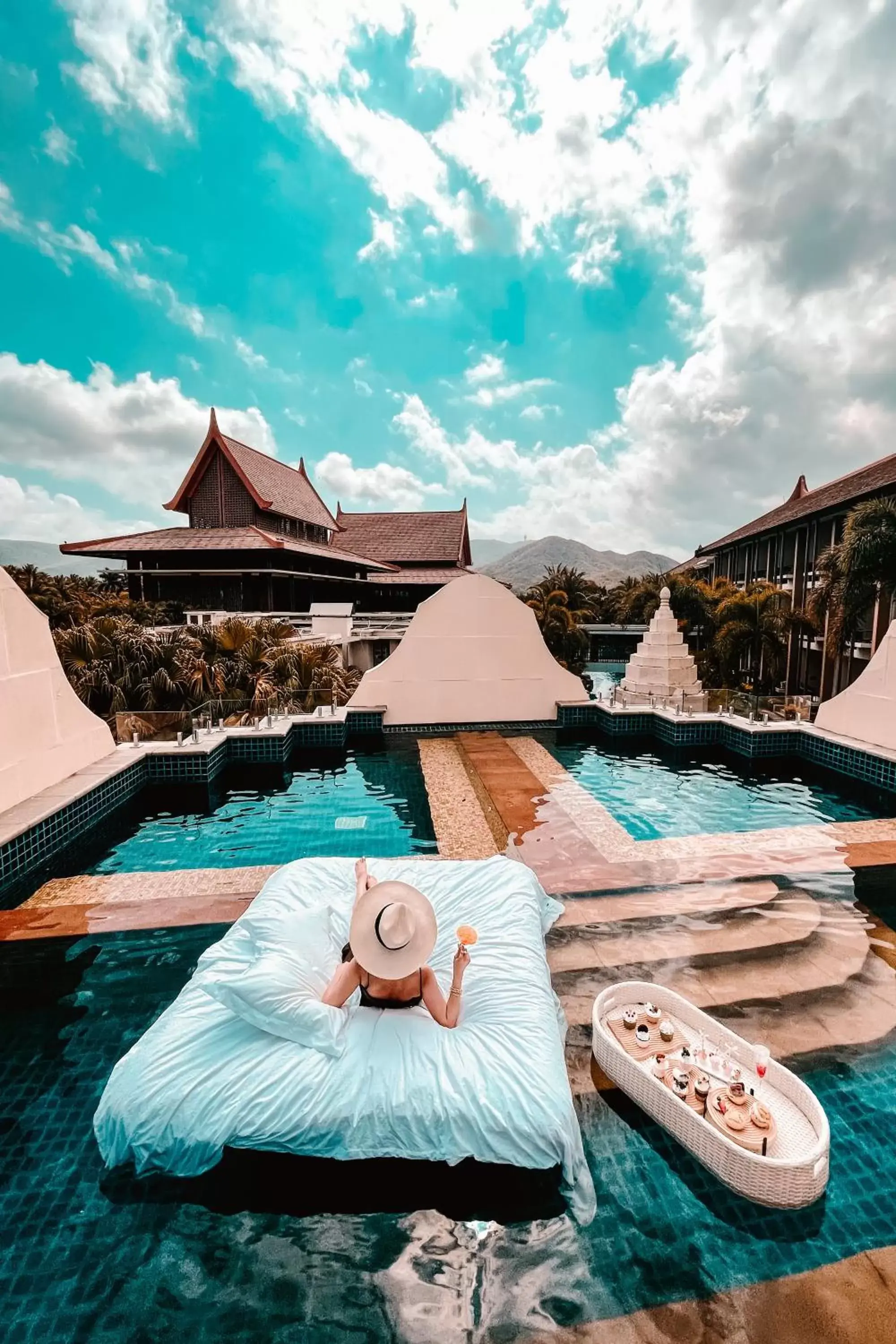 Swimming pool in Pullman Sanya Yalong Bay Villas & Resort