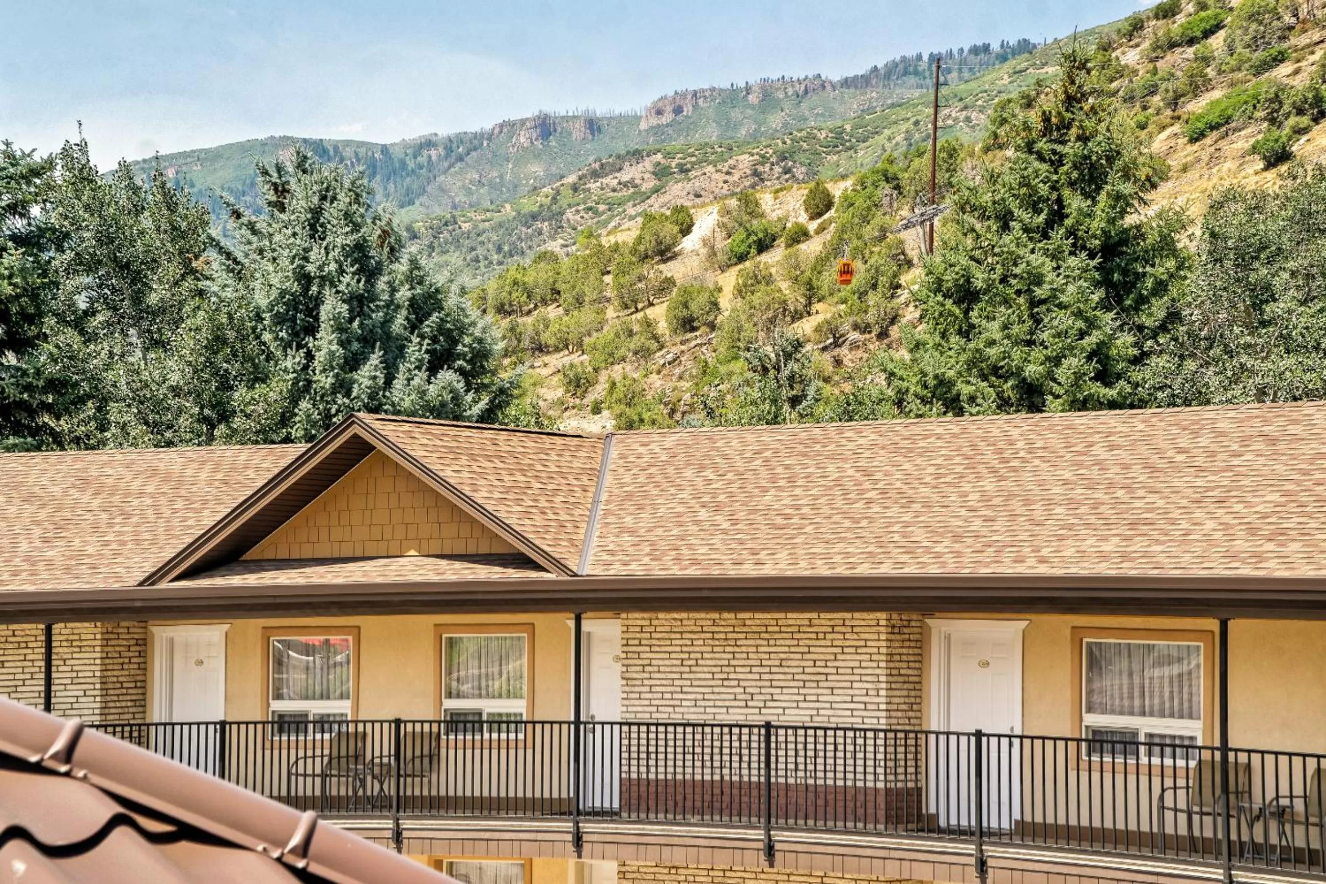 Mountain view in Glenwood Springs Inn