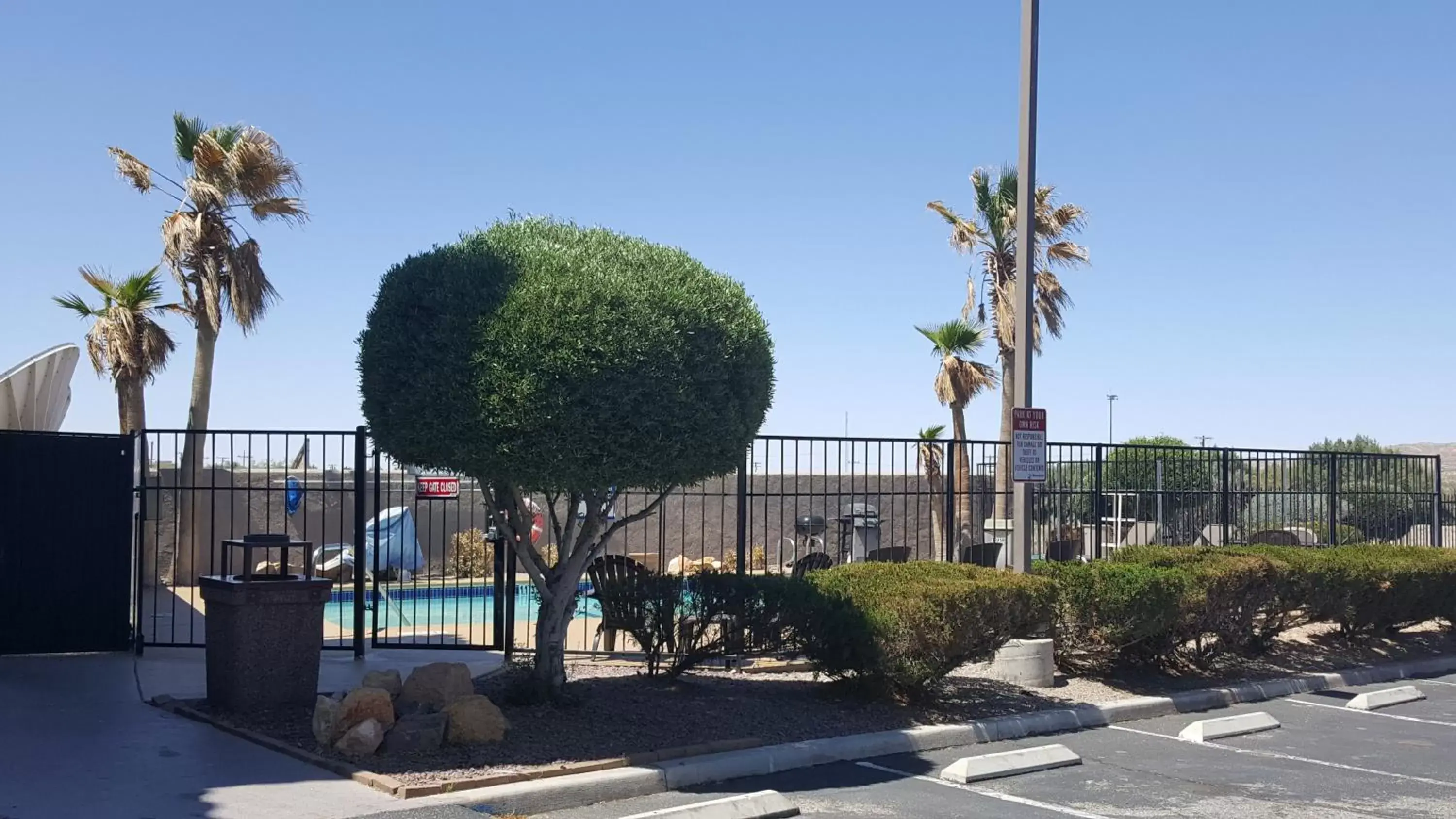 Patio, Property Building in Baymont by Wyndham Barstow Historic Route 66