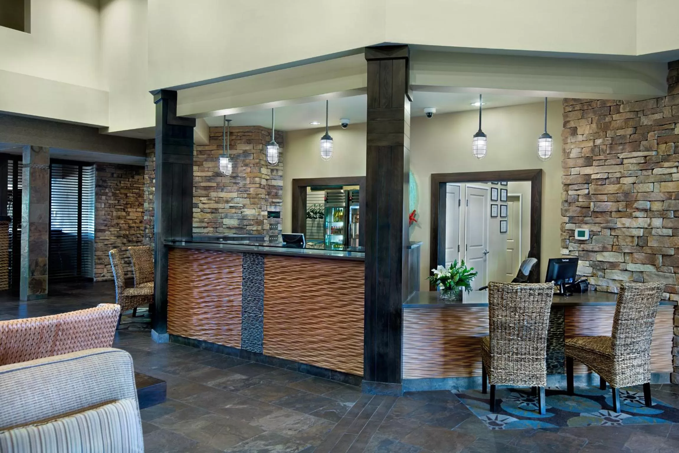 Lobby or reception in Oxford Suites Silverdale