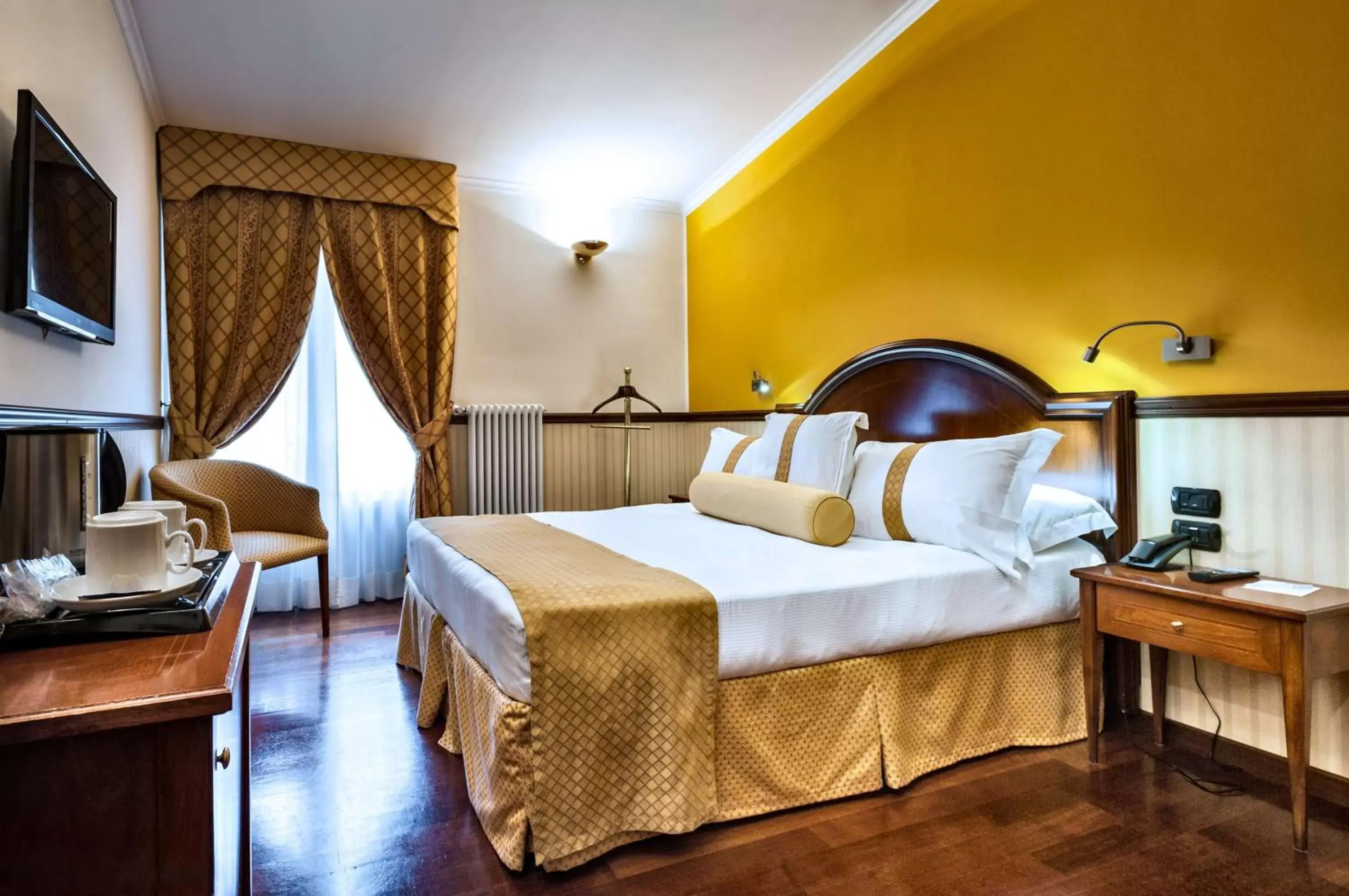 Photo of the whole room, Bed in WorldHotel Casati 18
