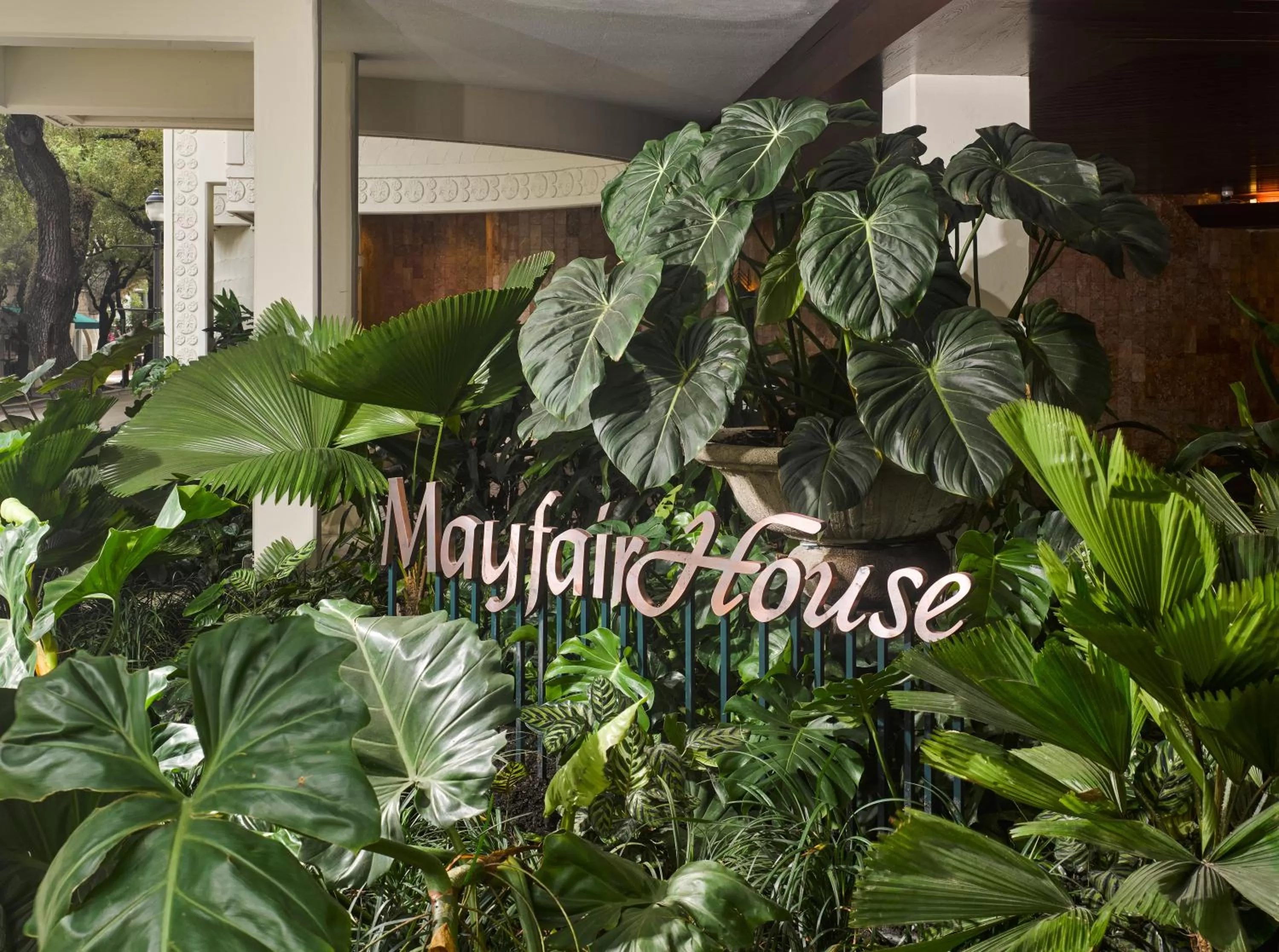 Logo/Certificate/Sign in Mayfair House Hotel & Garden