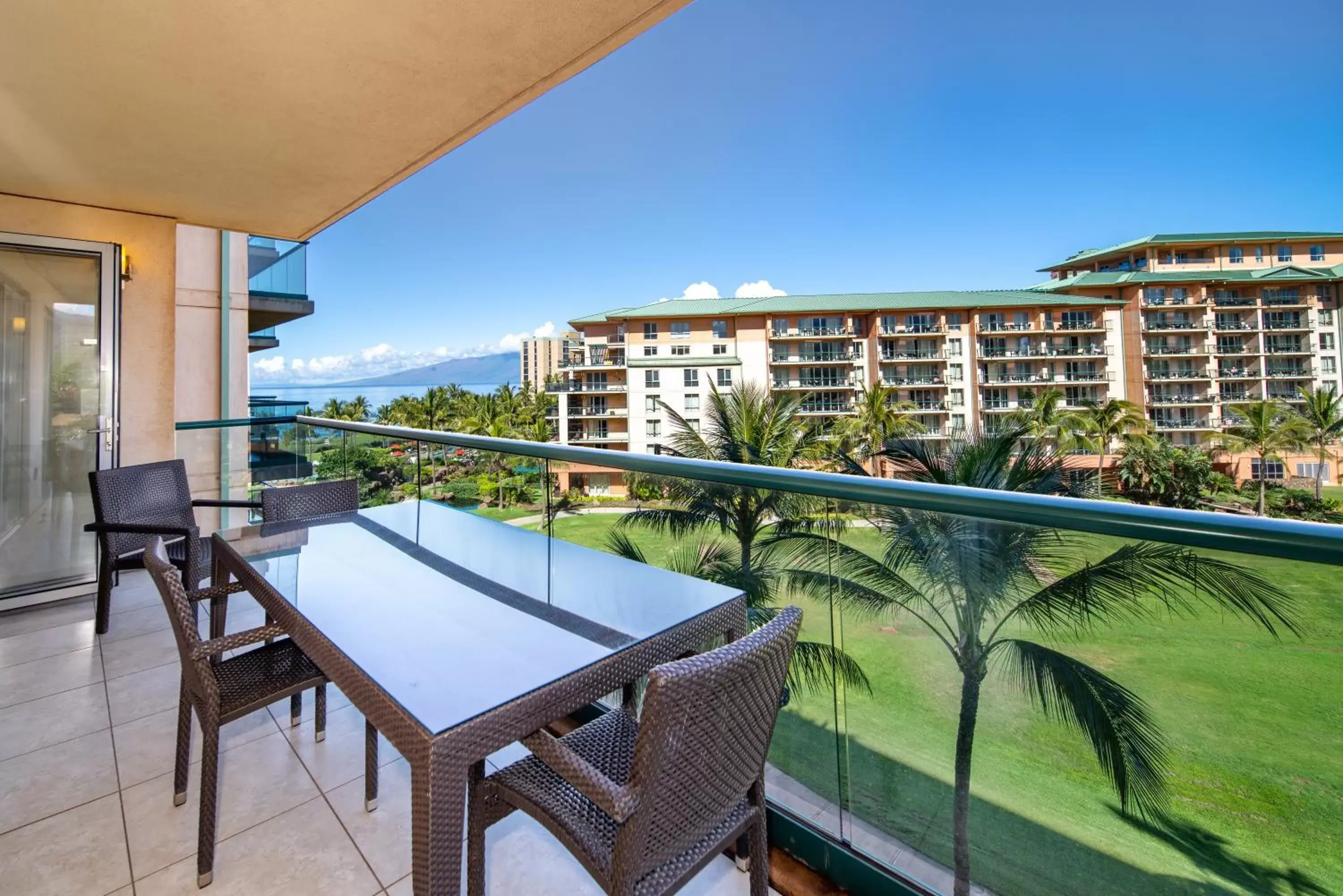 1 Bedroom Resort View with Den in OUTRIGGER Honua Kai Resort and Spa