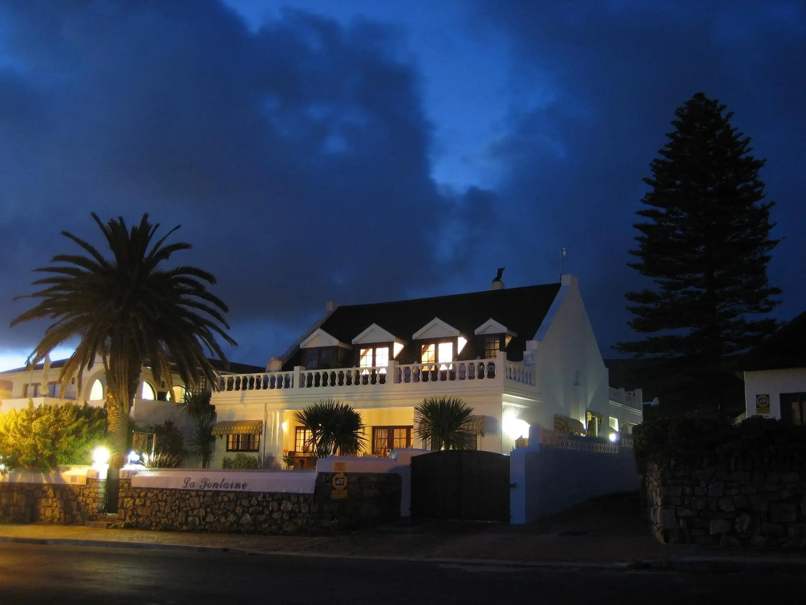 Facade/entrance, Property Building in La Fontaine Guest House Hermanus