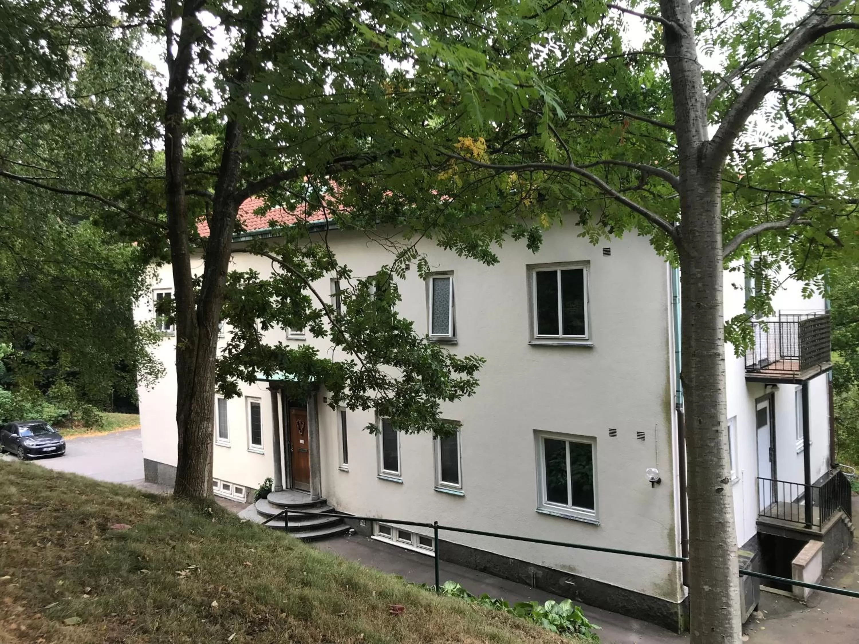 Facade/entrance in Ewa & Maude Hotel