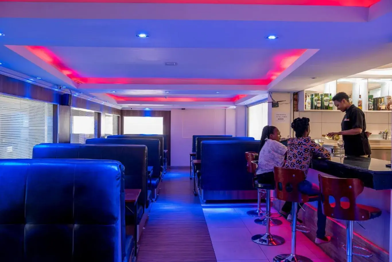 Lounge or bar in Airport Landing Hotel