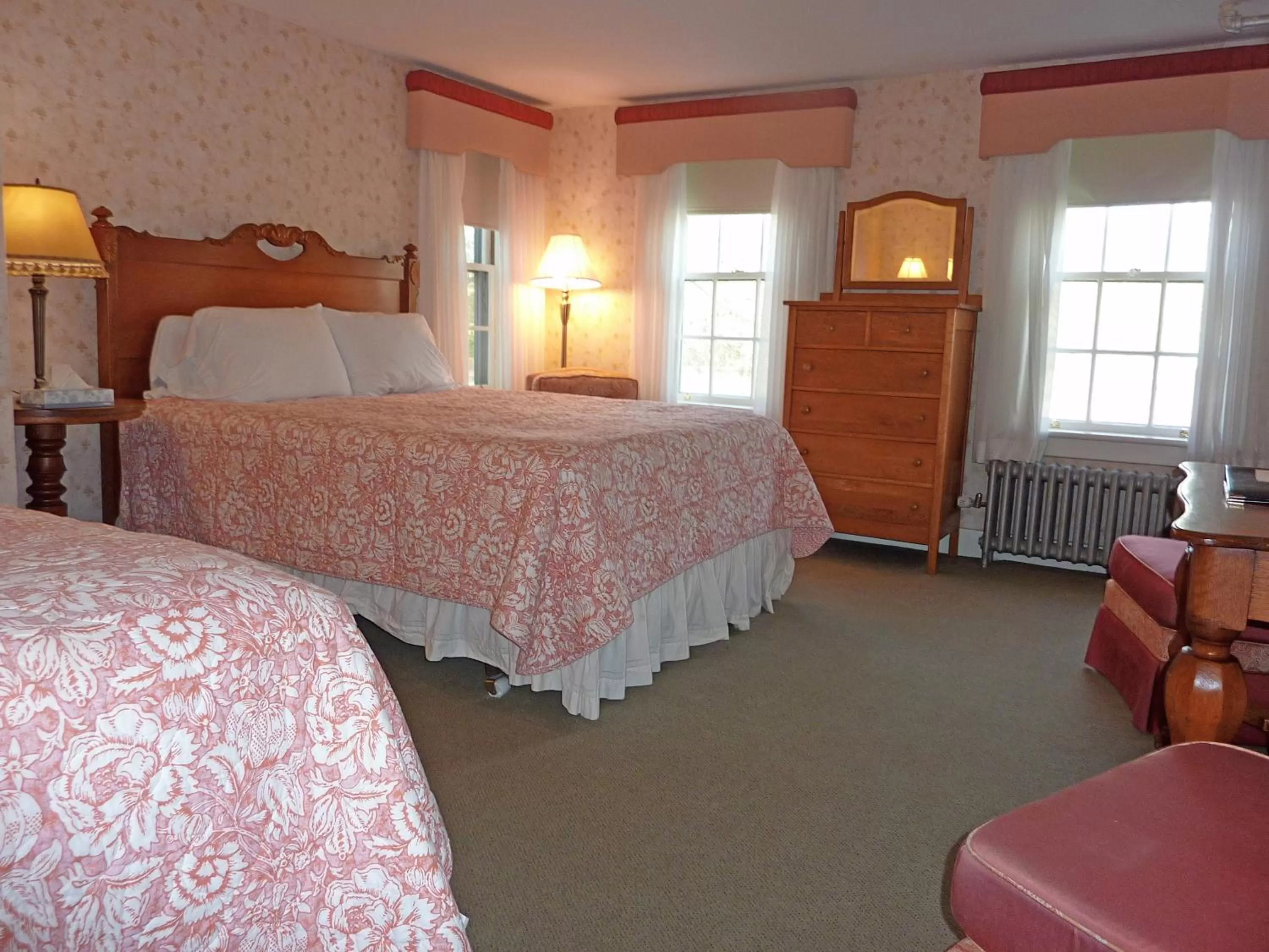 Photo of the whole room, Bed in Franconia Inn