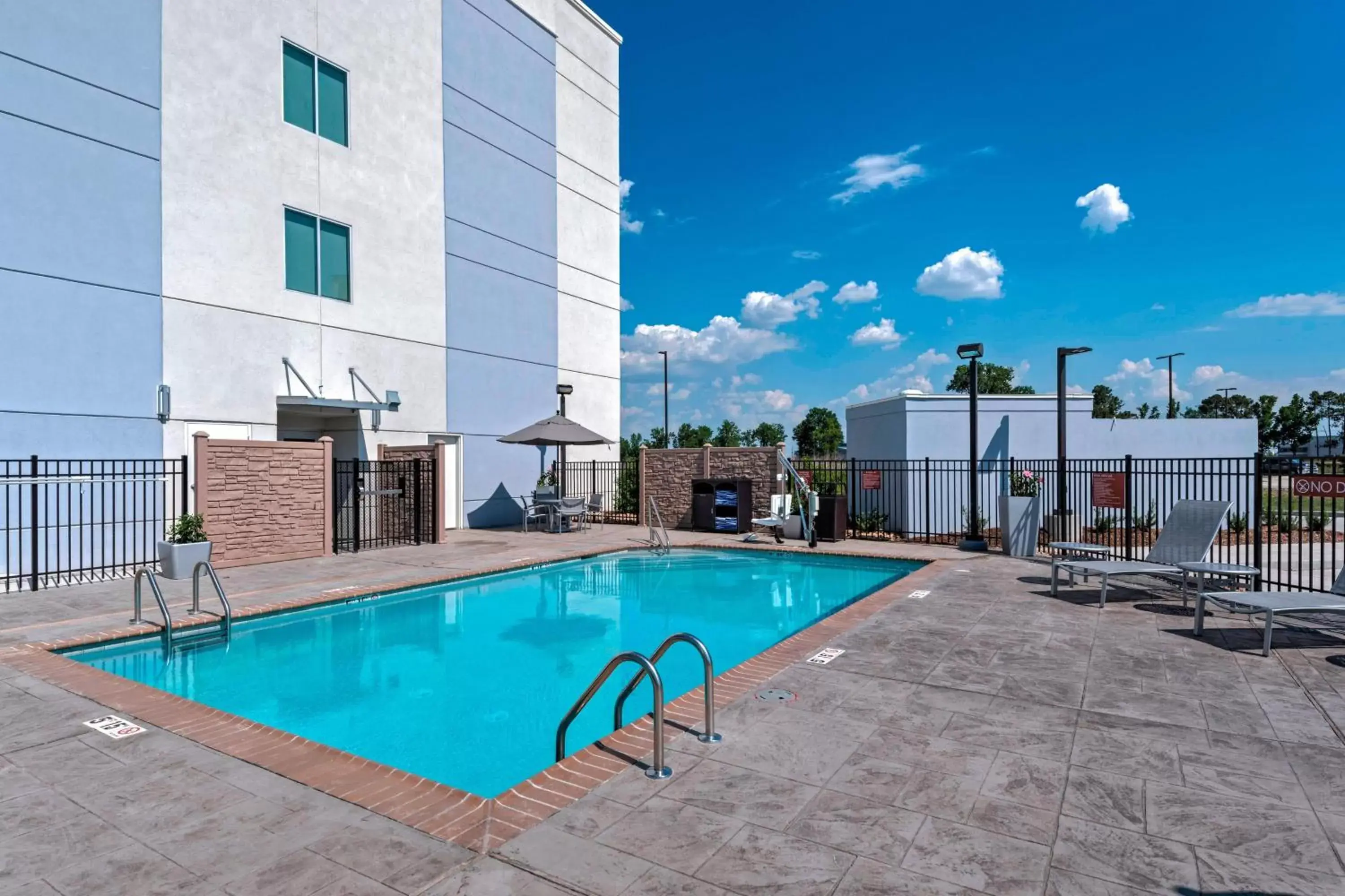 Swimming Pool in TownePlace Suites by Marriott Baton Rouge Port Allen