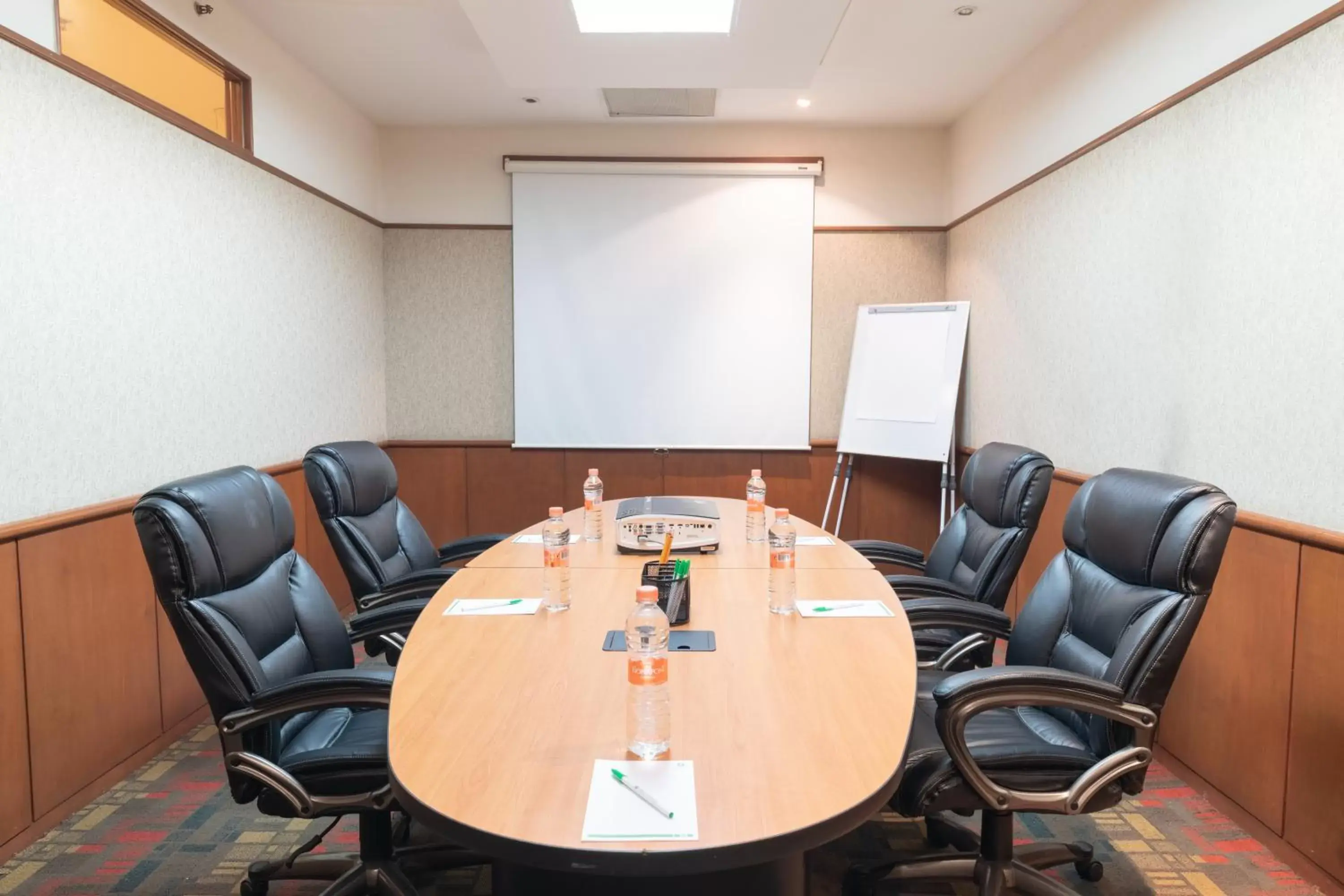 Meeting/conference room in Holiday Inn Guadalajara Expo Plaza del Sol, an IHG Hotel