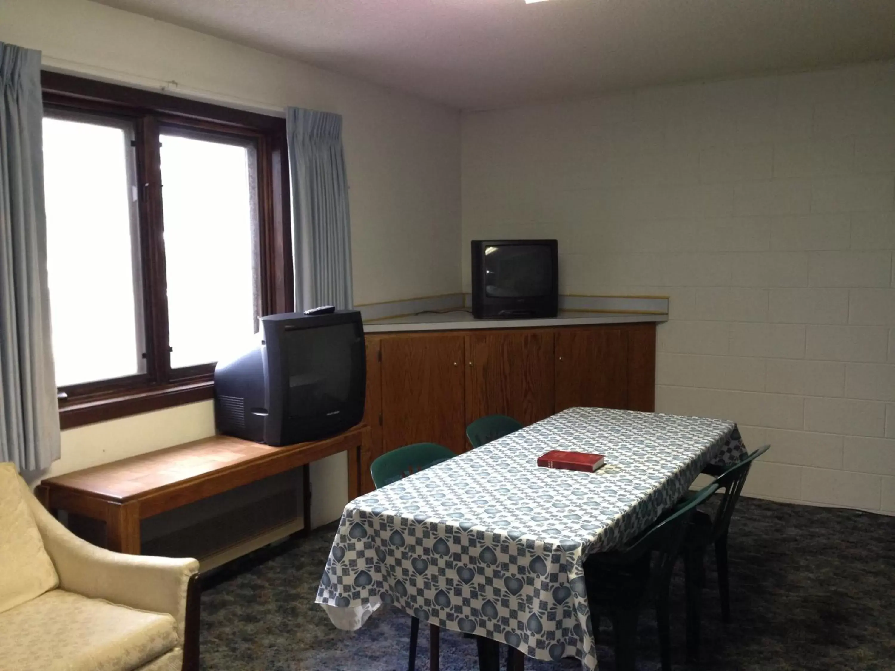 TV/Entertainment Center in Americas Best Value Inn Laramie