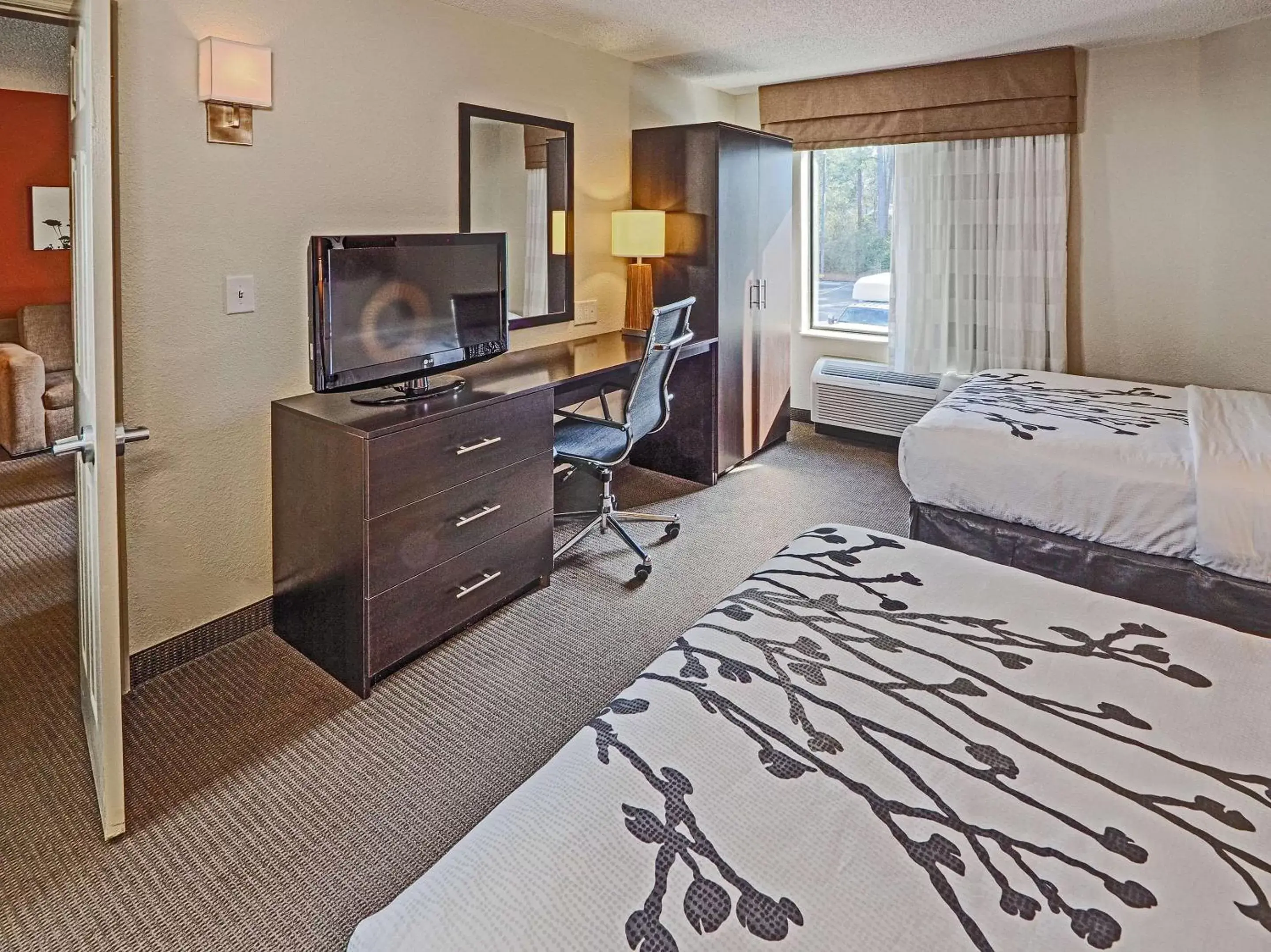 Bedroom, TV/Entertainment Center in Sleep Inn & Suites Spring Lake - Fayetteville Near Fort Liberty
