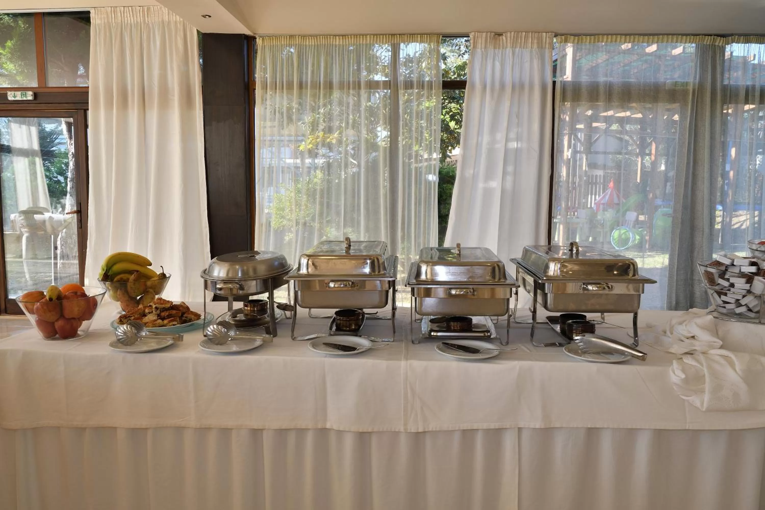 Buffet breakfast in Four Seasons Hotel