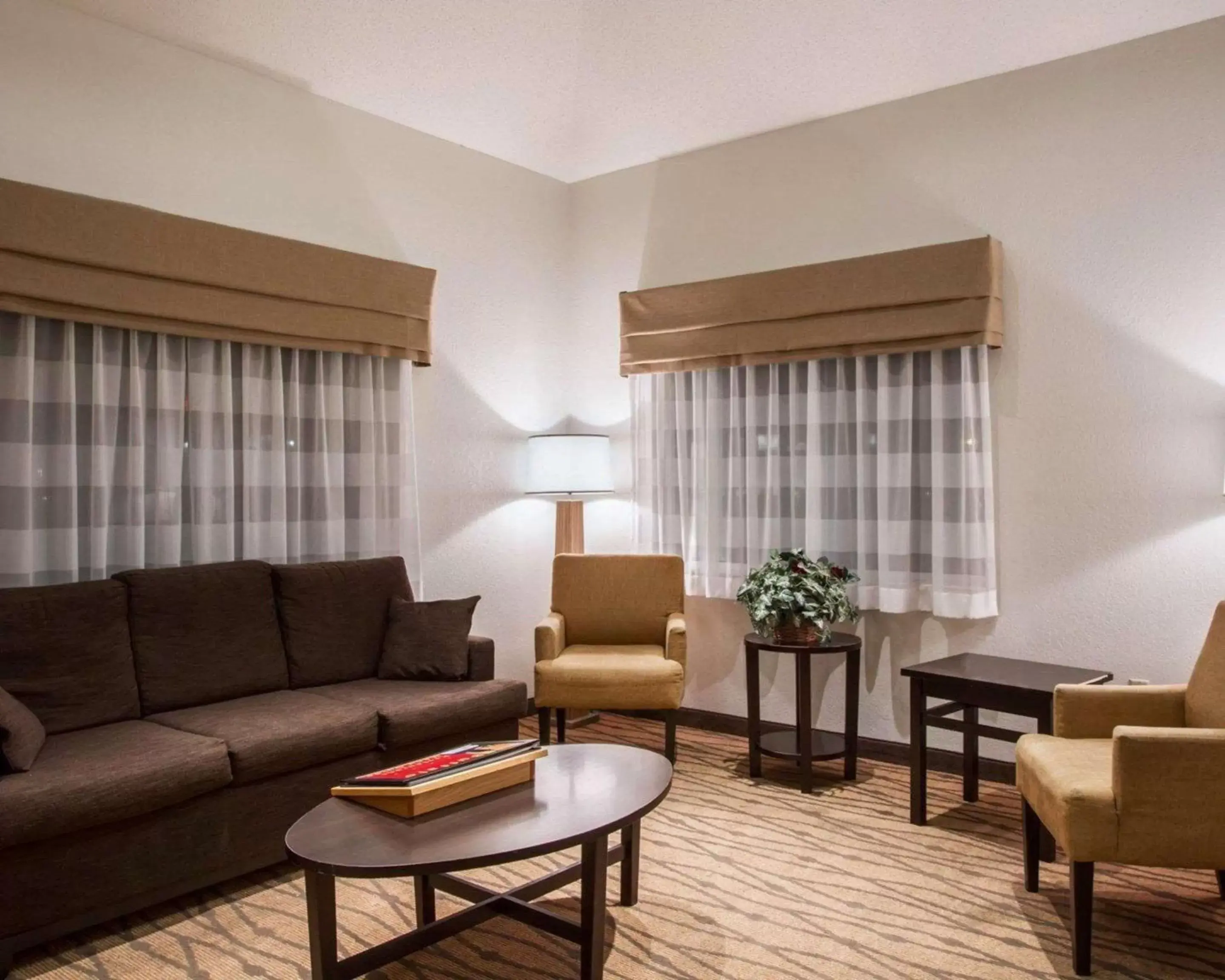 Lobby or reception, Seating Area in Sleep Inn & Suites Buffalo Airport Cheektowaga